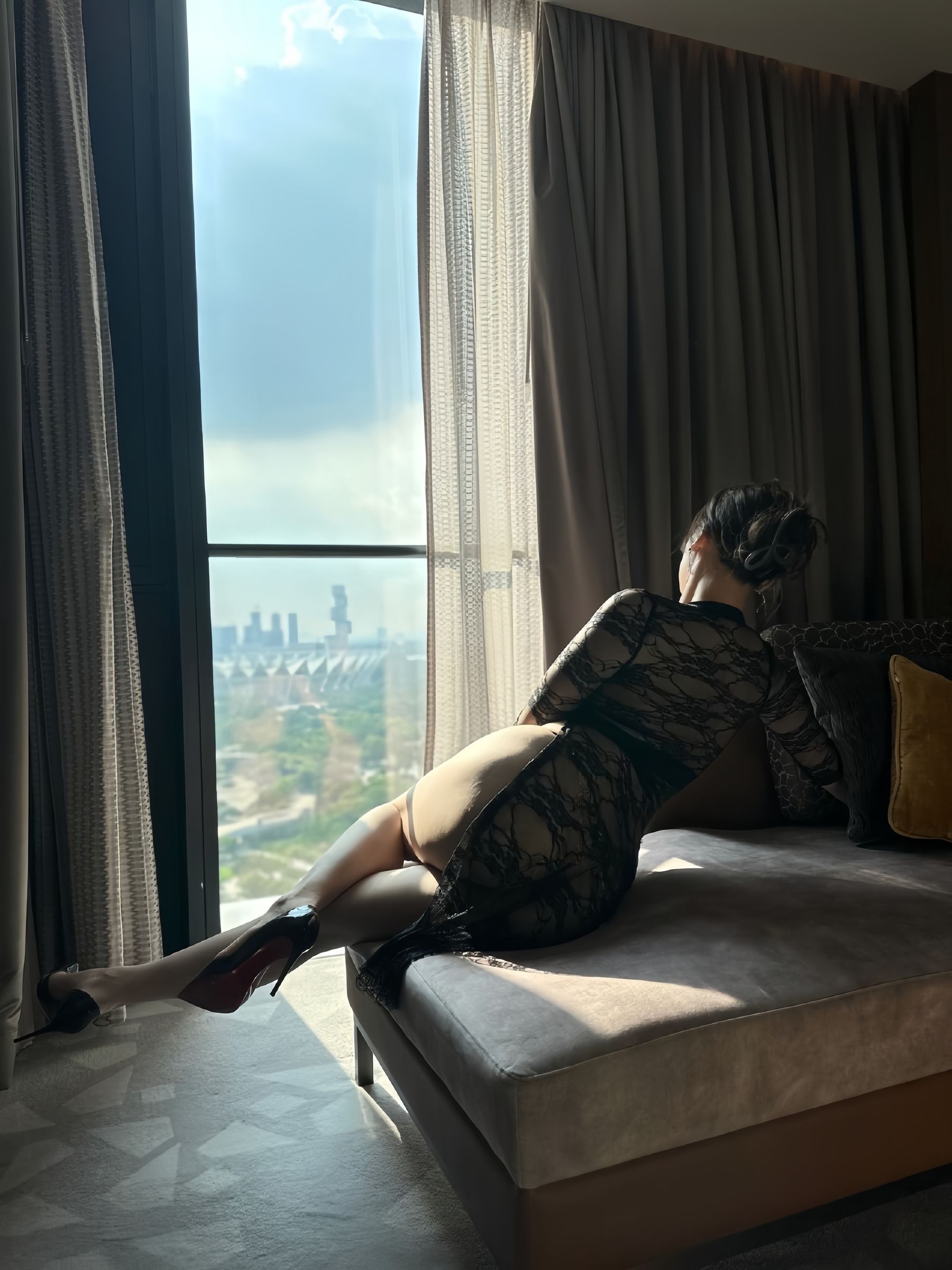 可可西yyy - 黑丝透视情趣睡袍/(44P)