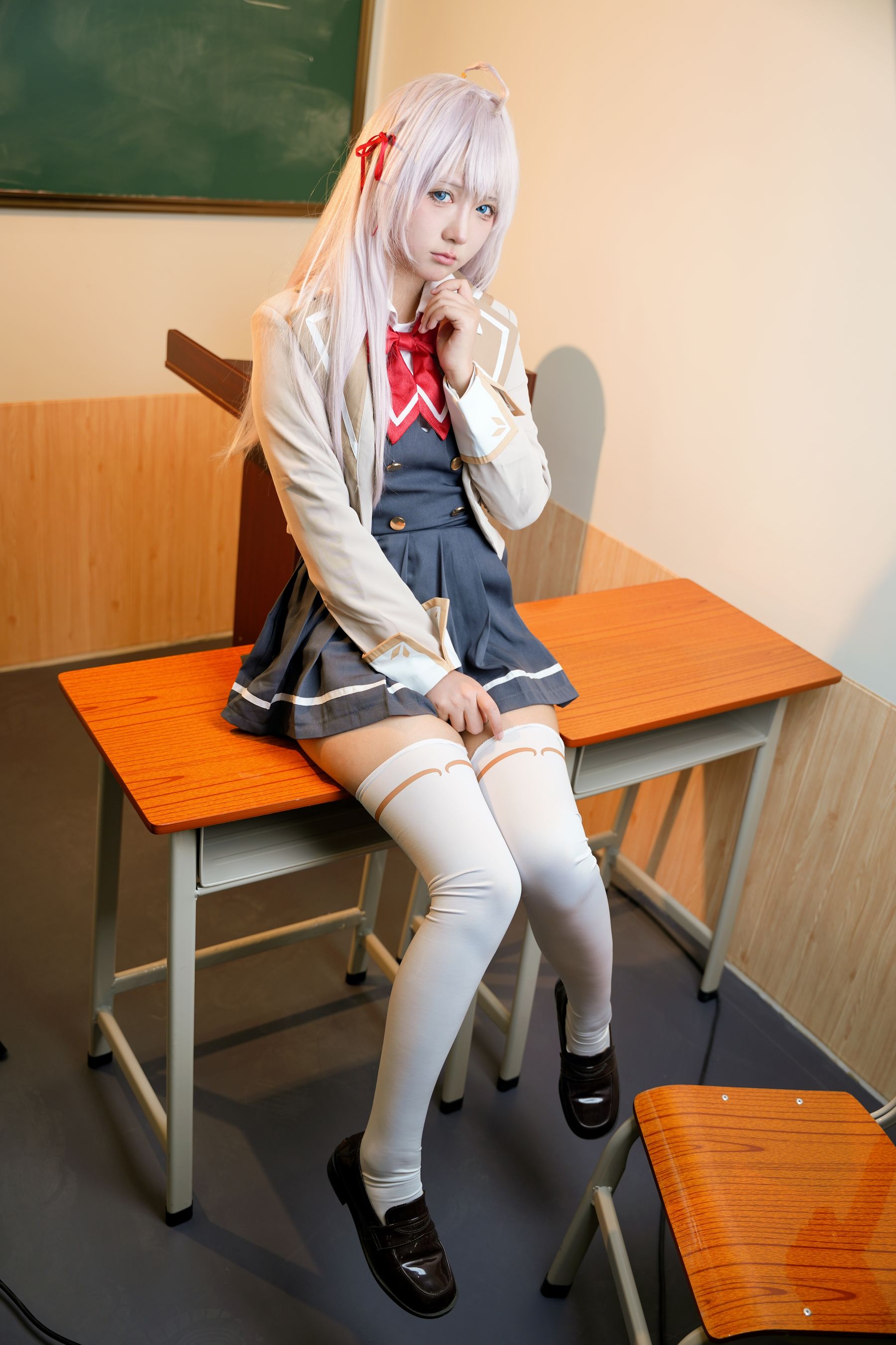 喜欢爱理吗 - 不时以俄语轻声遮羞的邻座艾莉同学/(30P)