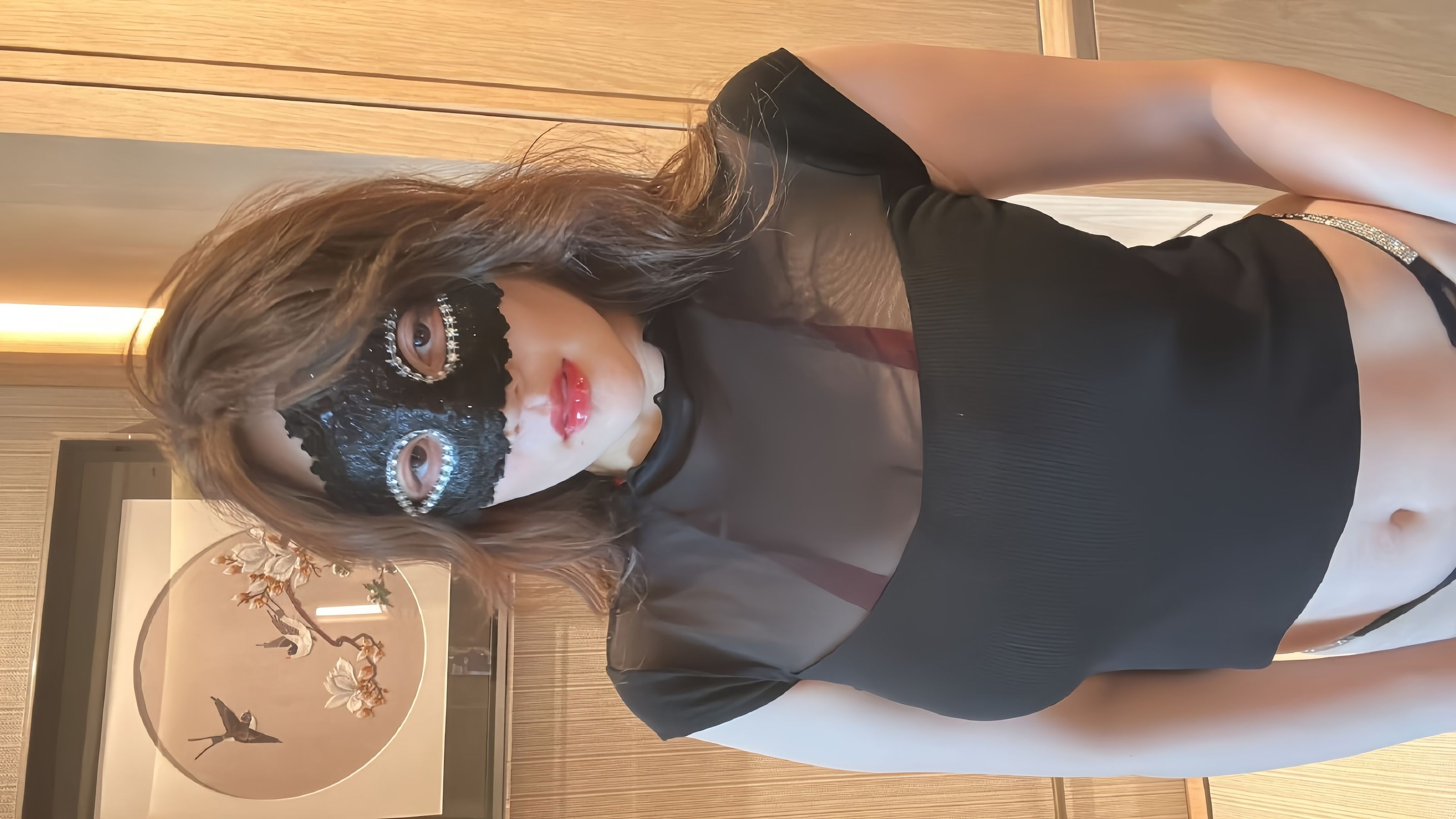 可可西yyy - 蒙面女侠红色包臀裙/(48P)