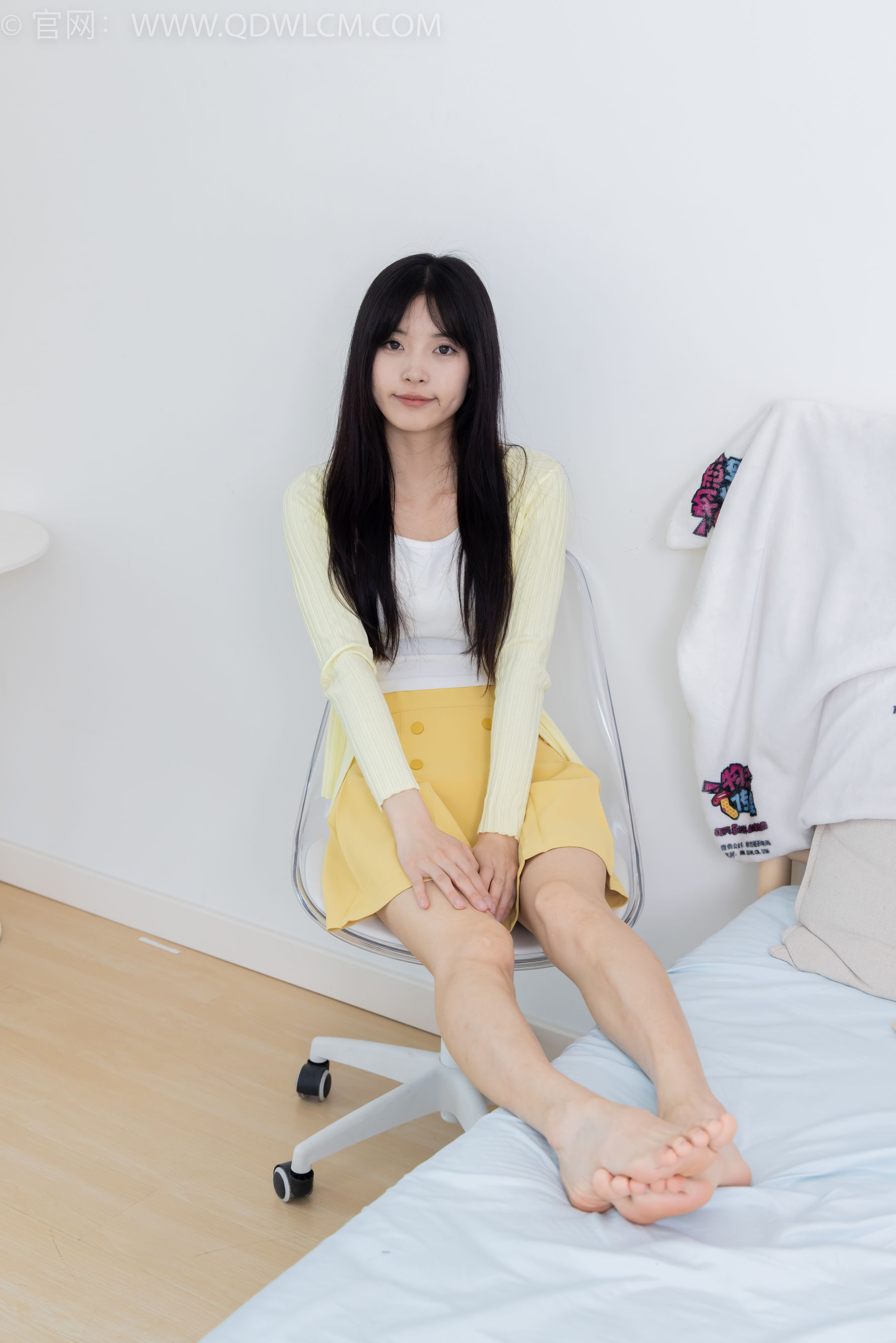 物恋传媒 No.2381 茯苓 - 板鞋、短肉丝、裸足/(195P)