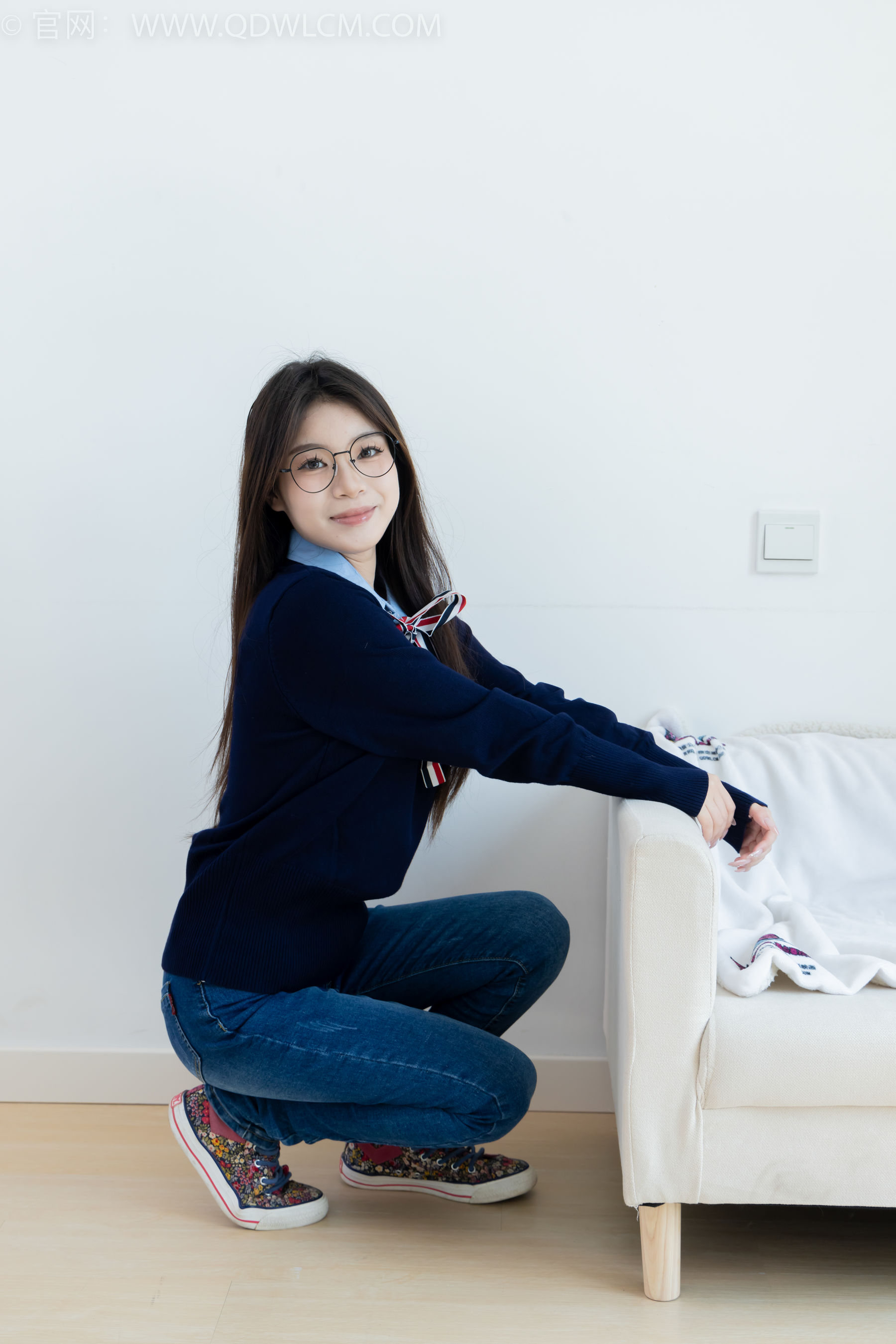 物恋传媒 No.2379 闪闪 - 帆布鞋、白棉袜、厚白丝小腿袜、裸足/(160P)