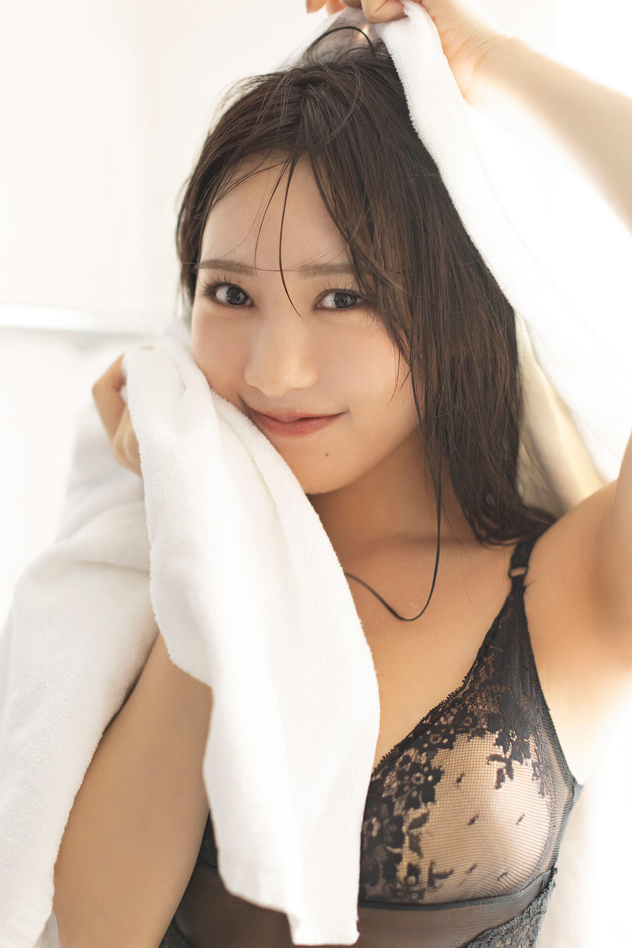 横野すみれ - どこ見てるの/(66P)