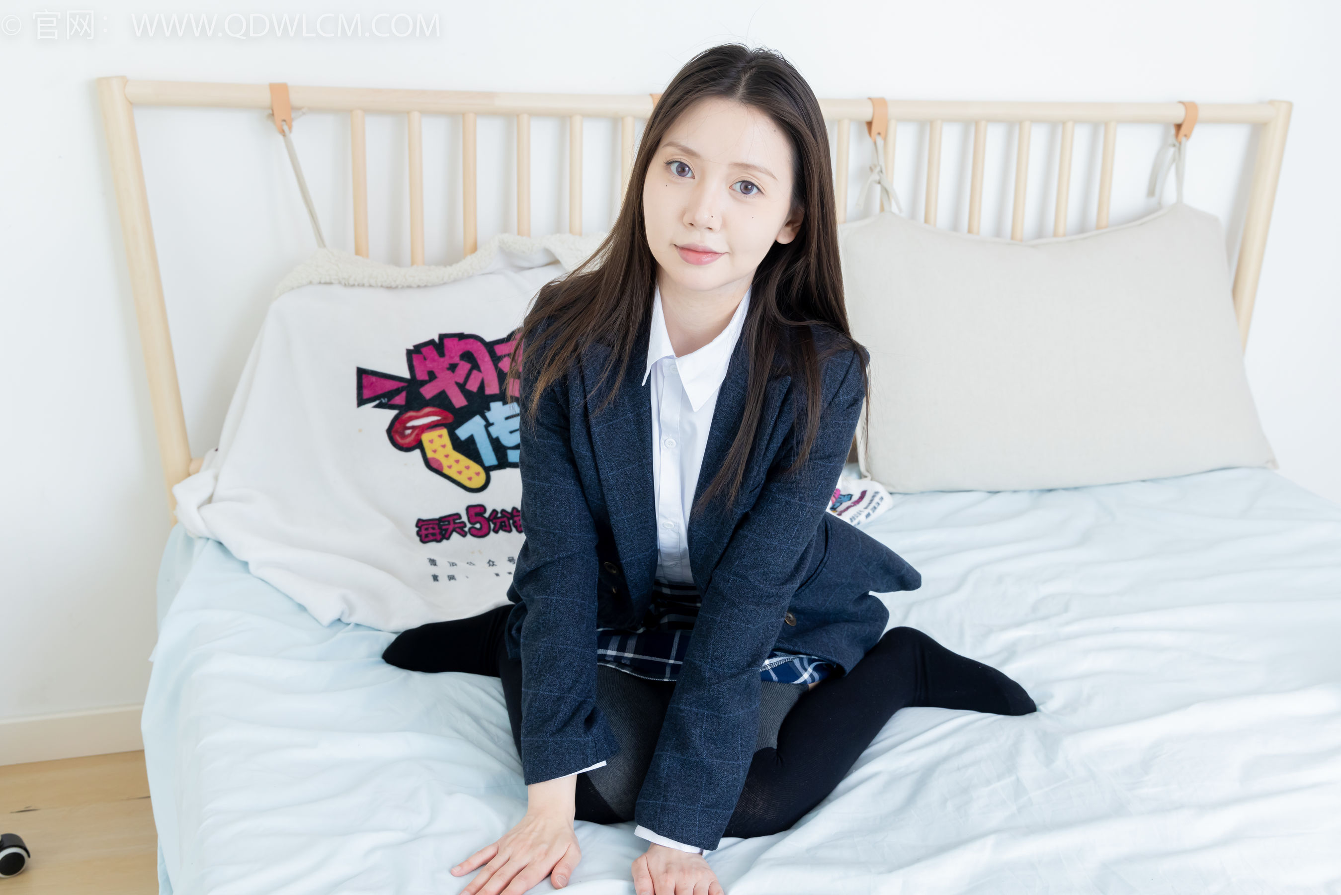 物恋传媒 No.2380 小曦 - jk制服、皮鞋、黑灰拼接过膝袜、厚肉丝/(155P)