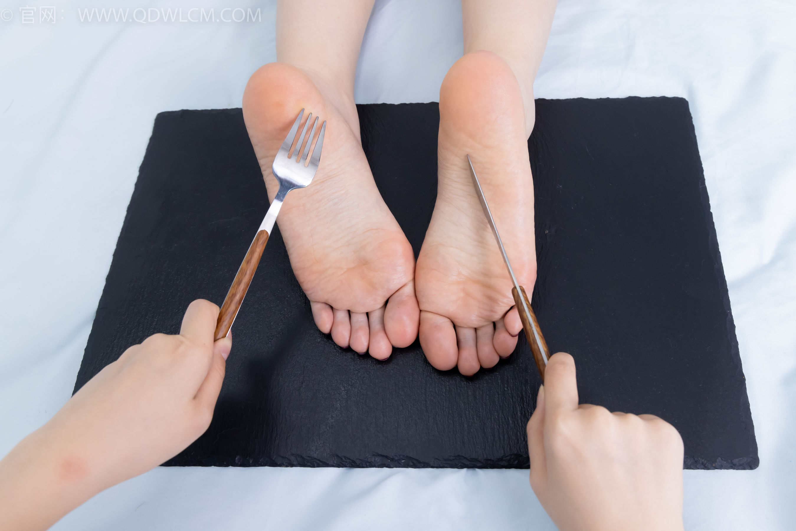 物恋传媒 No.2382 嘟嘟 - 平底凉鞋、白船袜、裸足、jk制服、裸足/(185P)