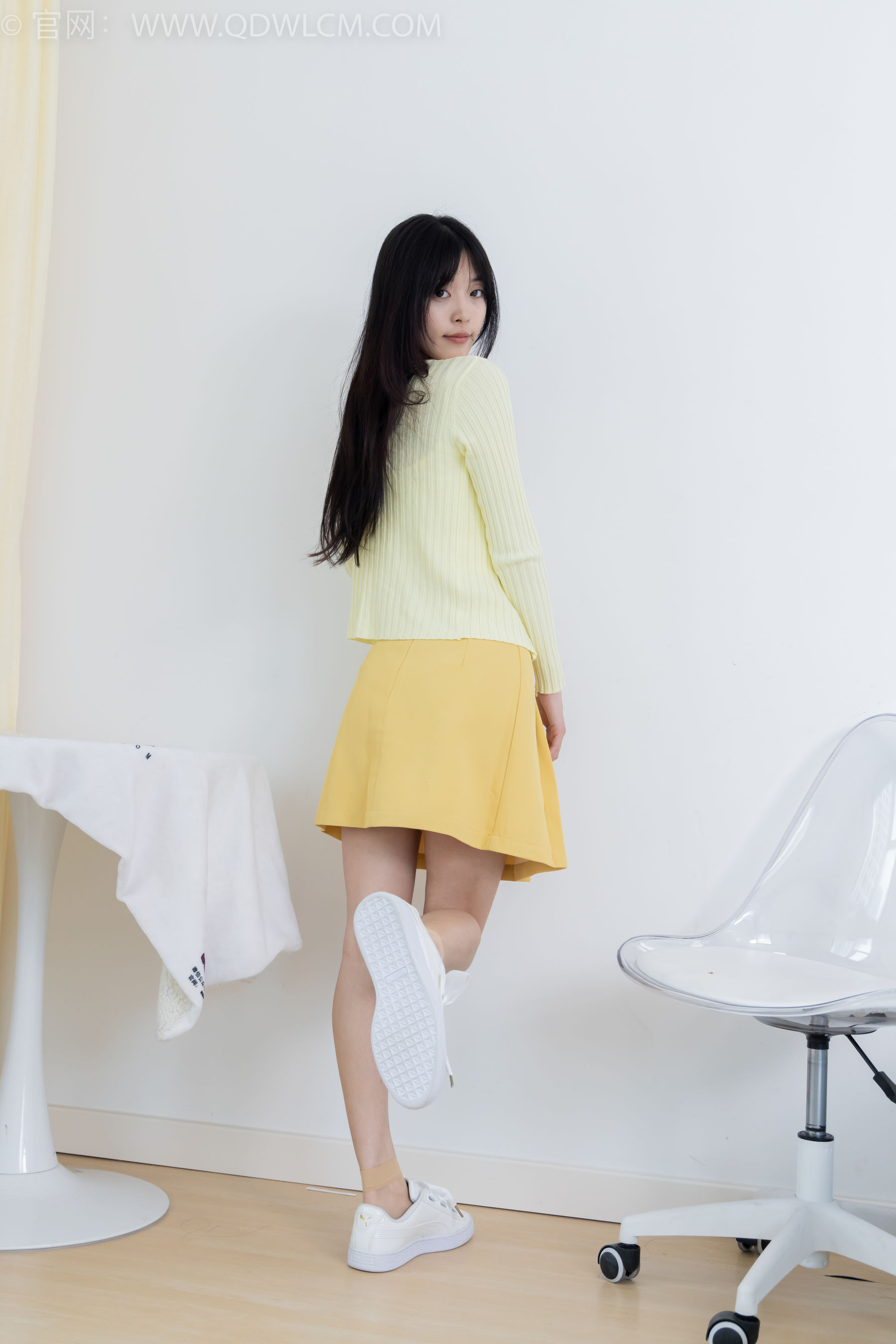 物恋传媒 No.2381 茯苓 - 板鞋、短肉丝、裸足/(195P)