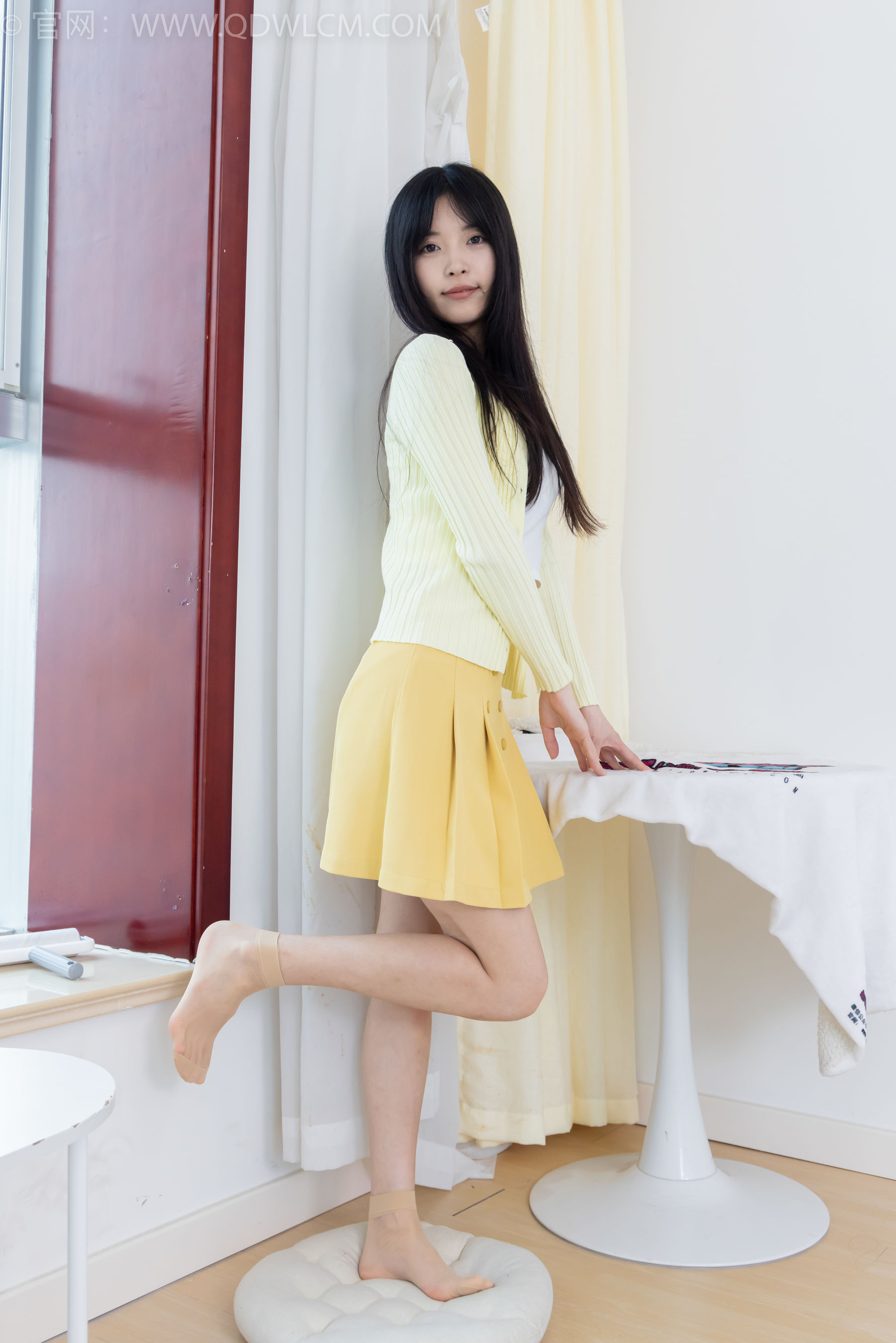 物恋传媒 No.2381 茯苓 - 板鞋、短肉丝、裸足/(195P)