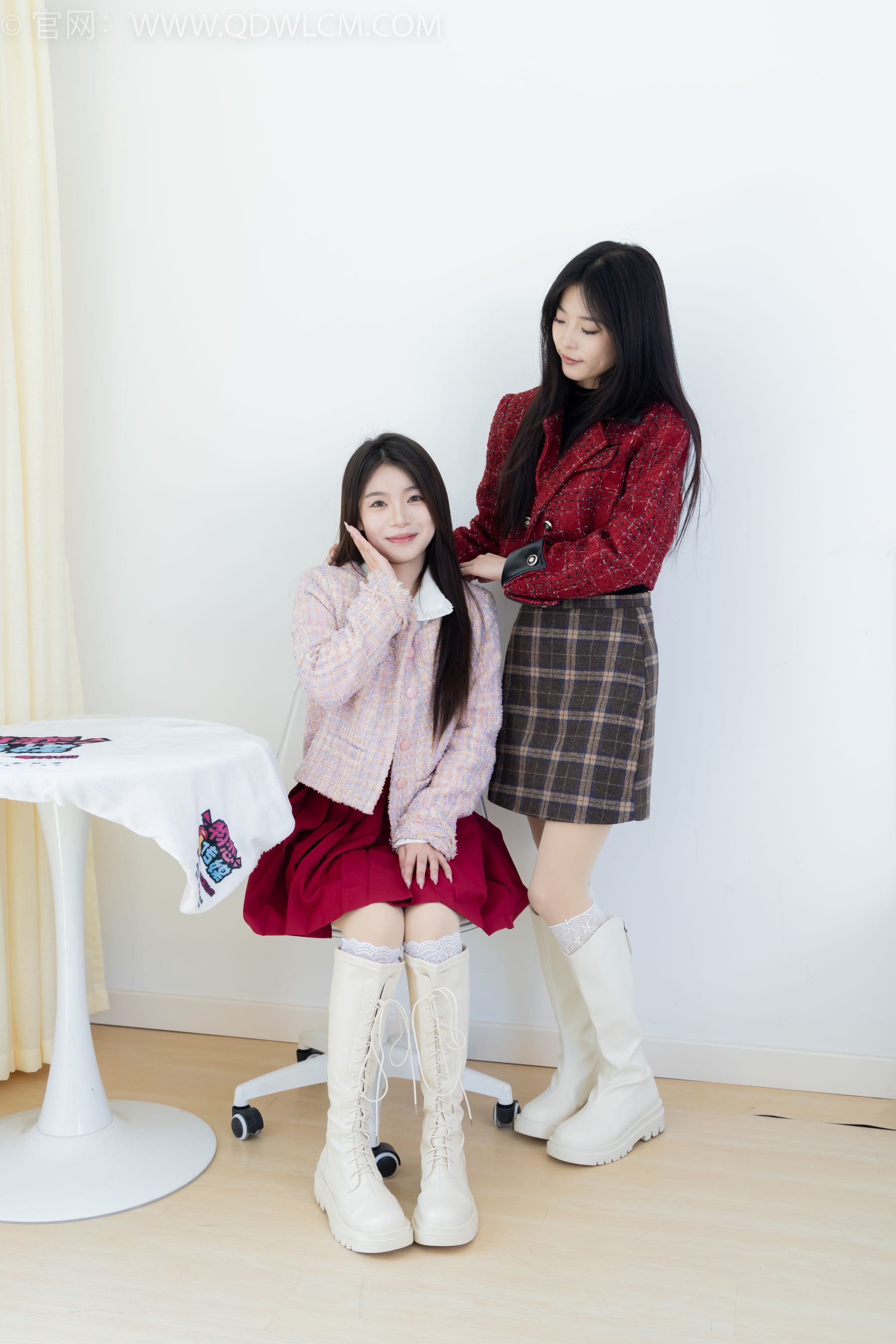 物恋传媒 No.2375 茯苓&闪闪 - 长靴、白棉袜、厚肉丝/(170P)