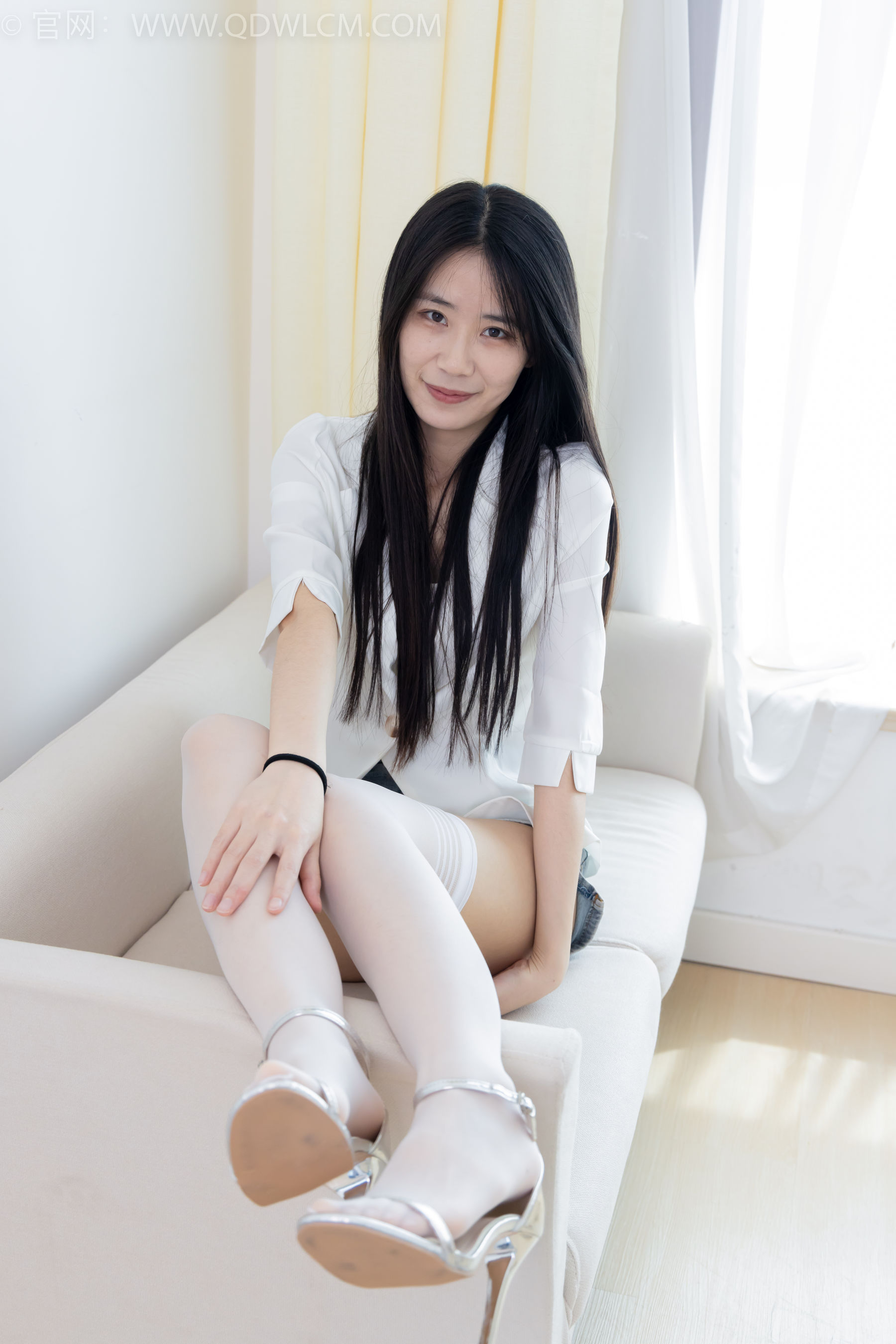 物恋传媒 No.2376 菜菜 - 三双鞋子、过膝白丝、过膝肉丝、过膝黑丝/(155P)