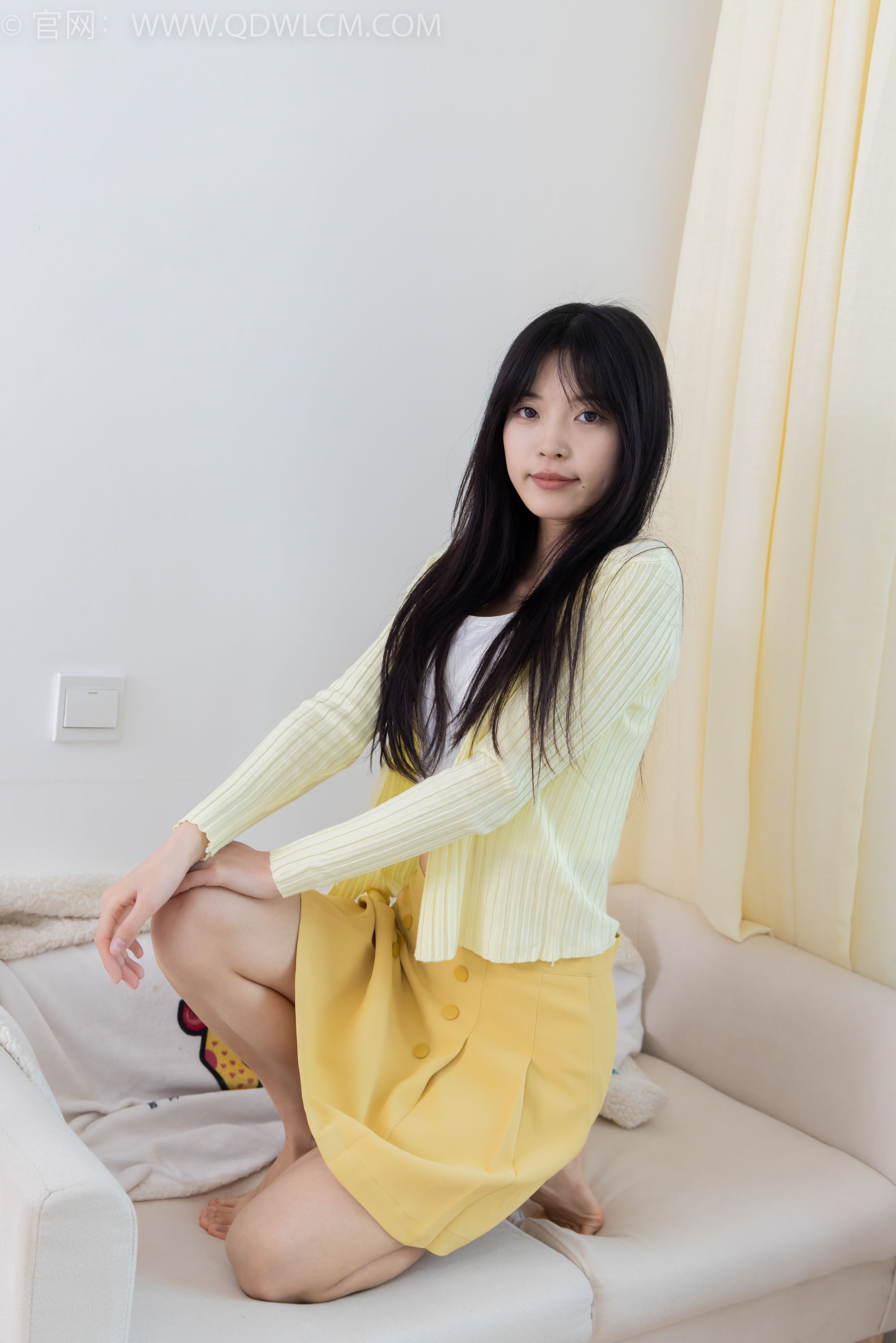 物恋传媒 No.2381 茯苓 - 板鞋、短肉丝、裸足/(195P)