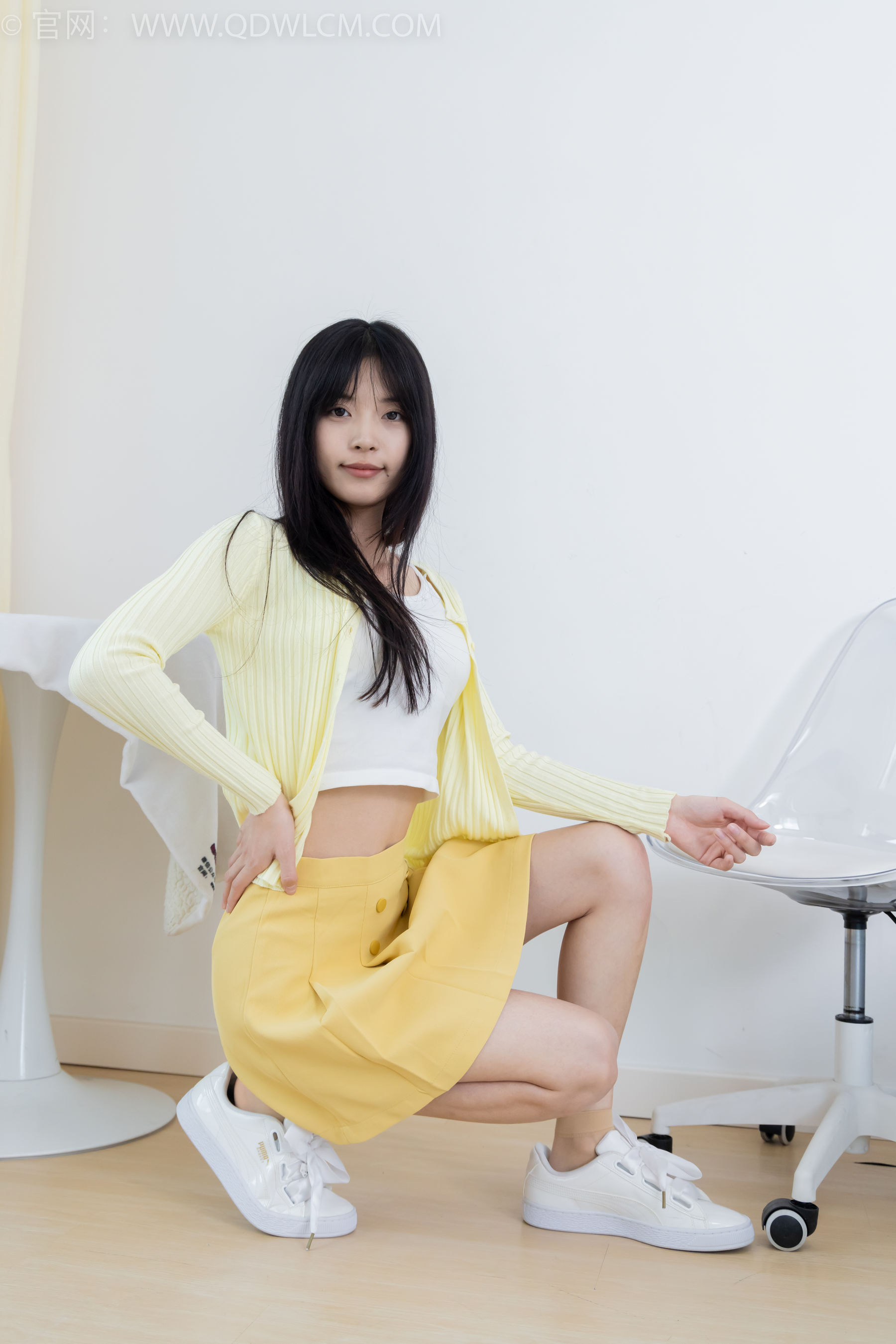 物恋传媒 No.2381 茯苓 - 板鞋、短肉丝、裸足/(195P)