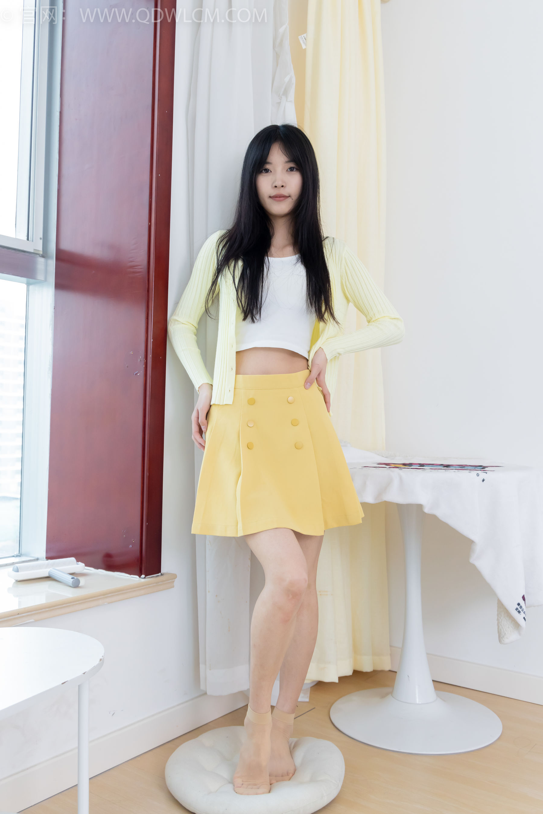 物恋传媒 No.2381 茯苓 - 板鞋、短肉丝、裸足/(195P)