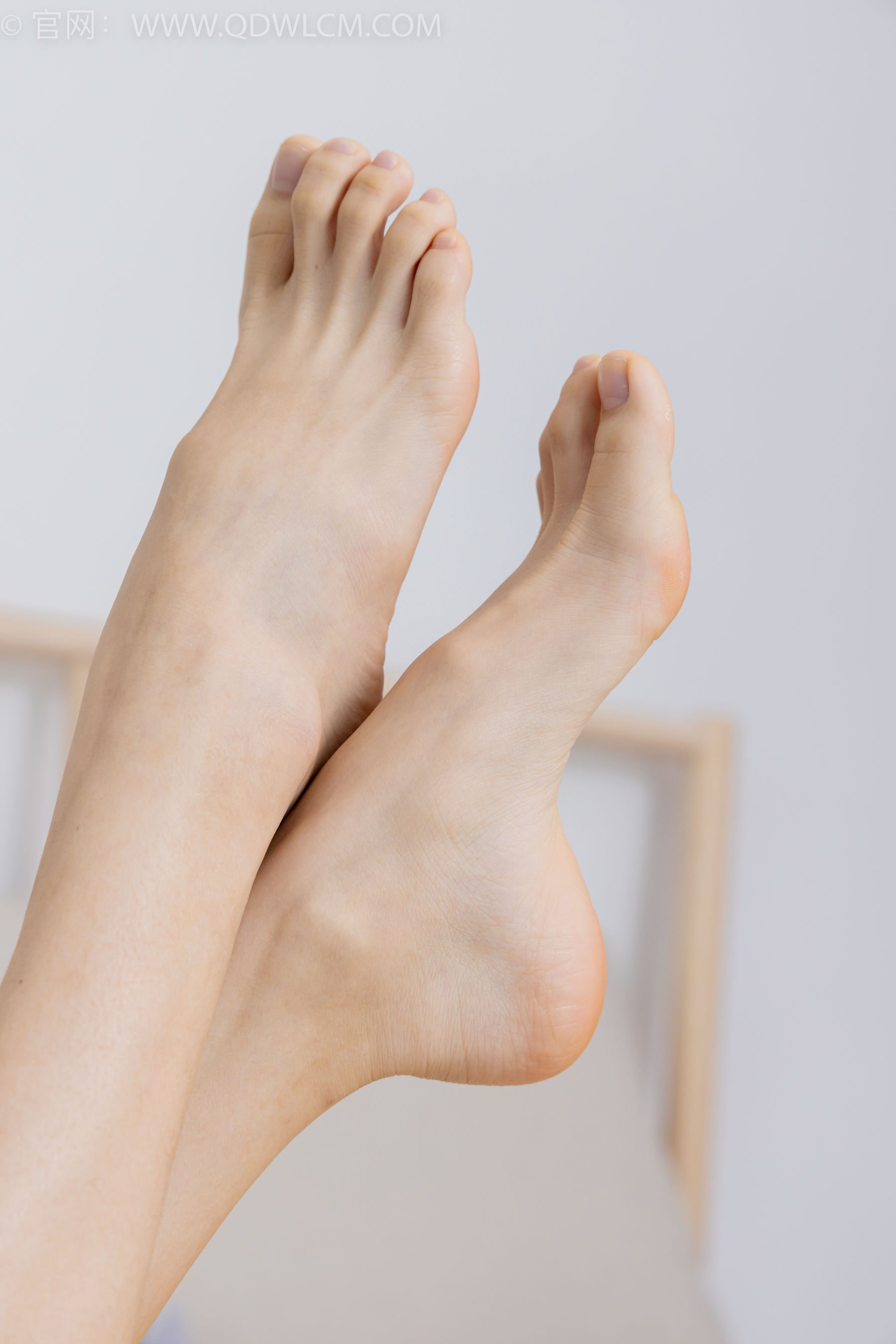 物恋传媒 No.2381 茯苓 - 板鞋、短肉丝、裸足/(195P)