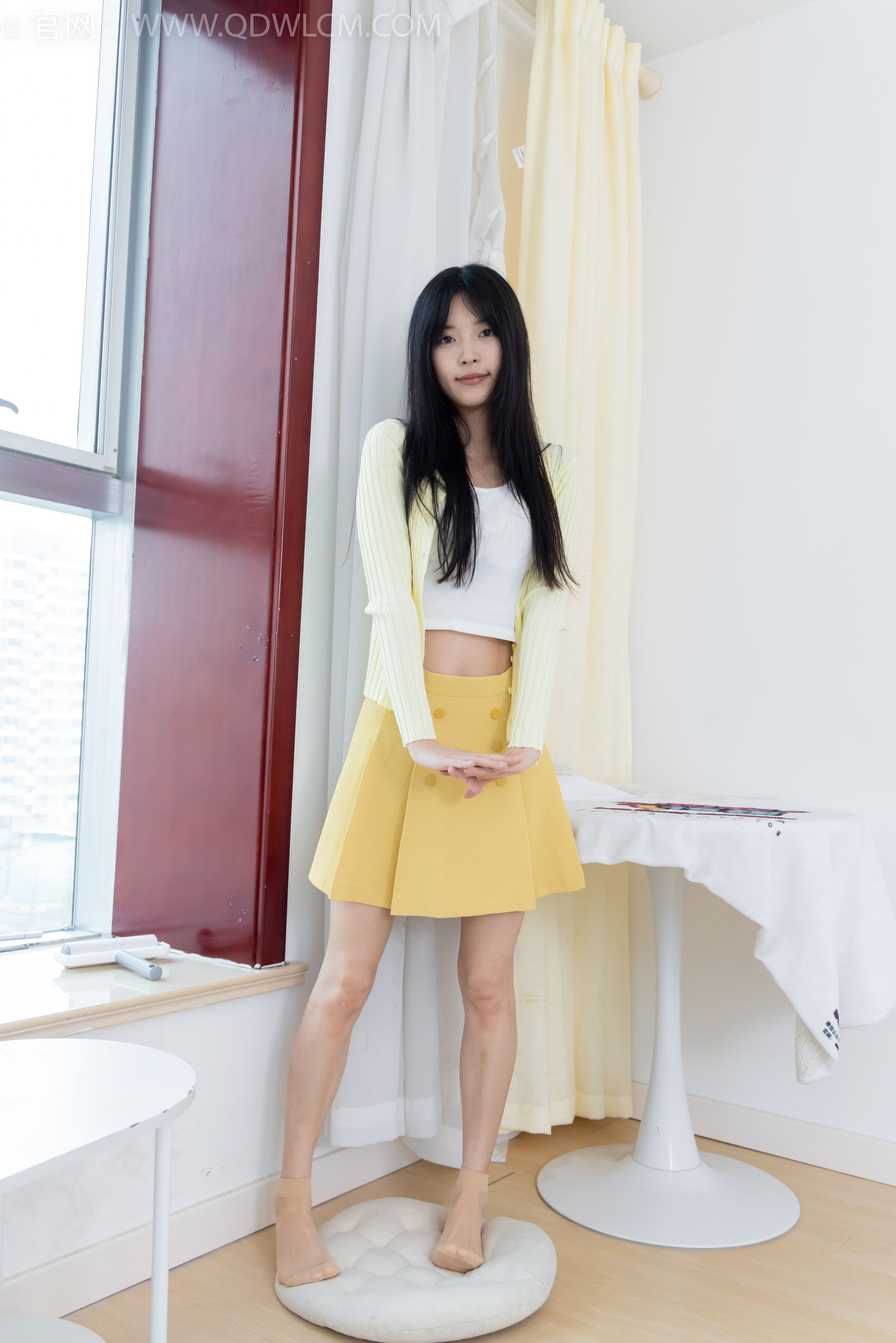 物恋传媒 No.2381 茯苓 - 板鞋、短肉丝、裸足/(195P)