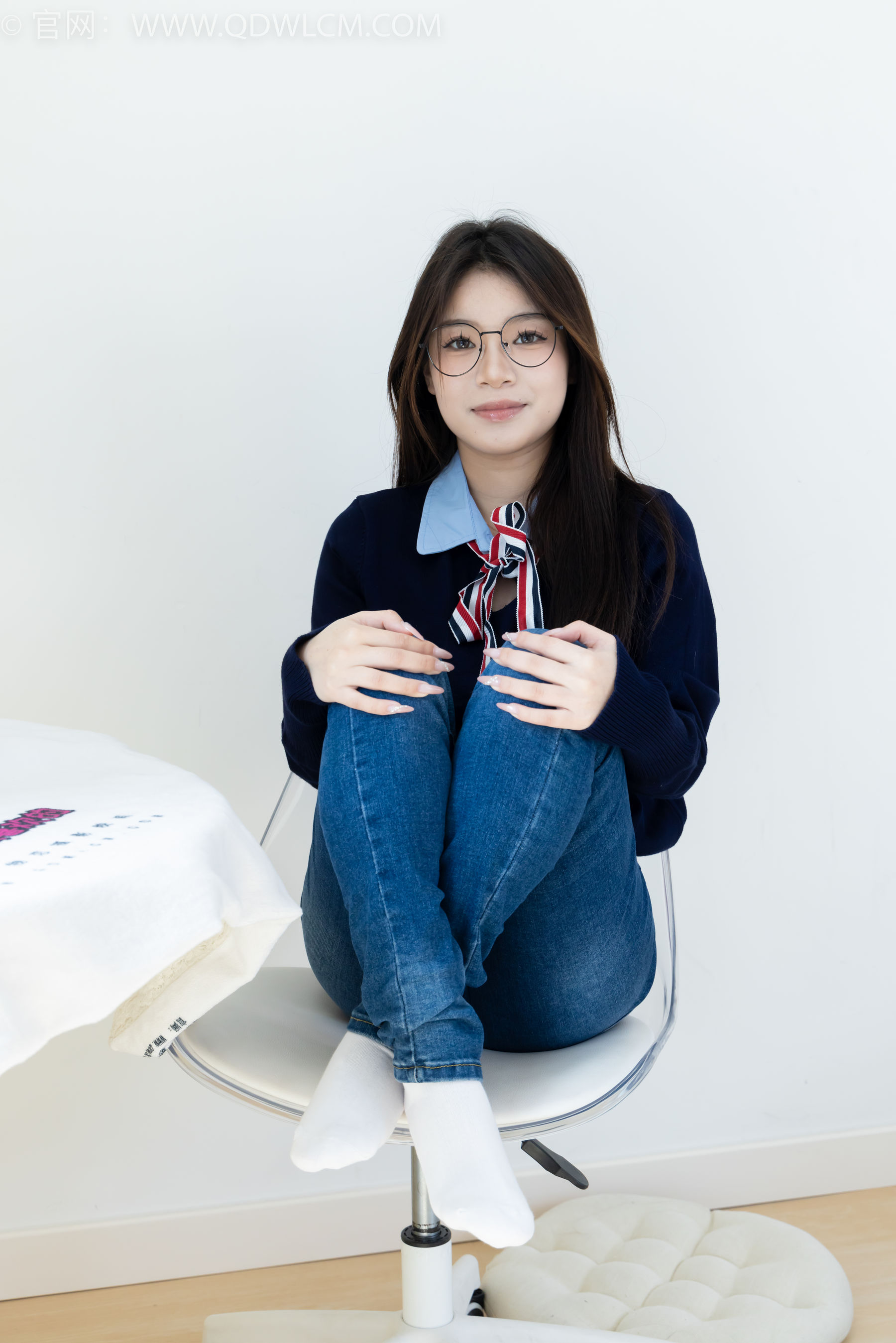 物恋传媒 No.2379 闪闪 - 帆布鞋、白棉袜、厚白丝小腿袜、裸足/(160P)