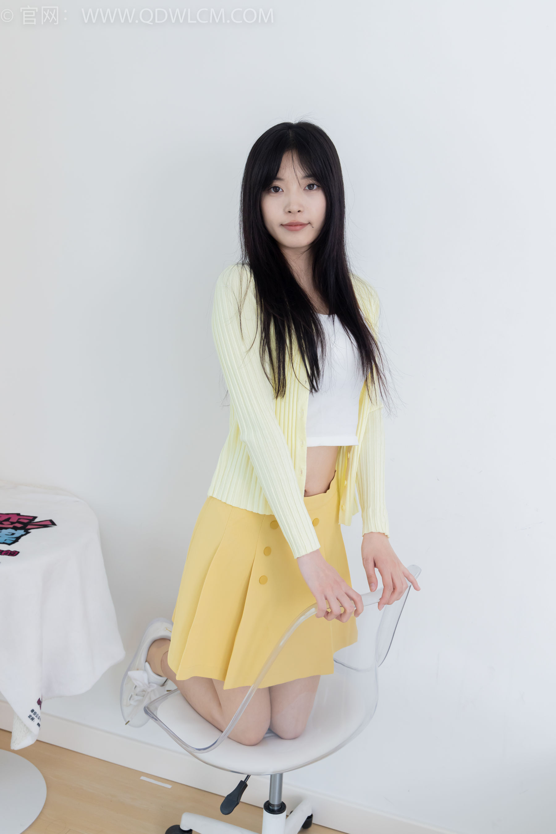 物恋传媒 No.2381 茯苓 - 板鞋、短肉丝、裸足/(195P)