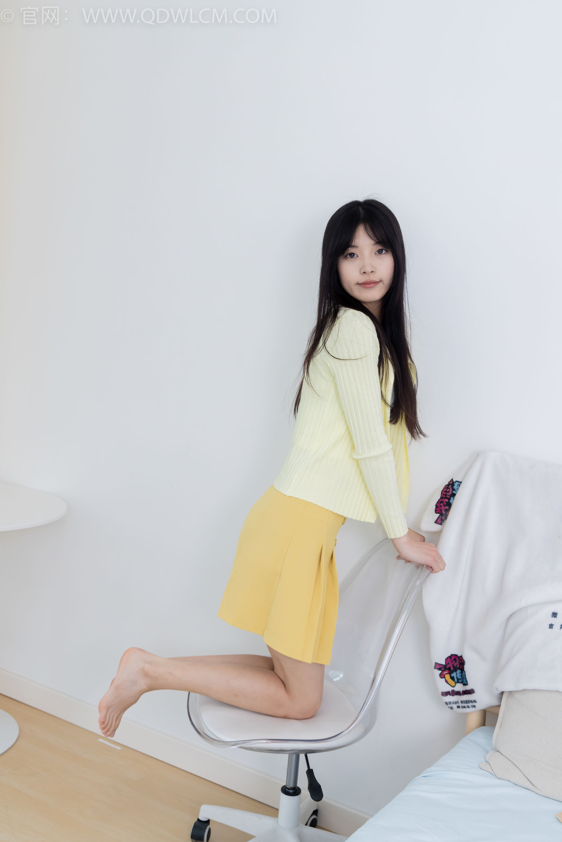 物恋传媒 No.2381 茯苓 - 板鞋、短肉丝、裸足/(195P)