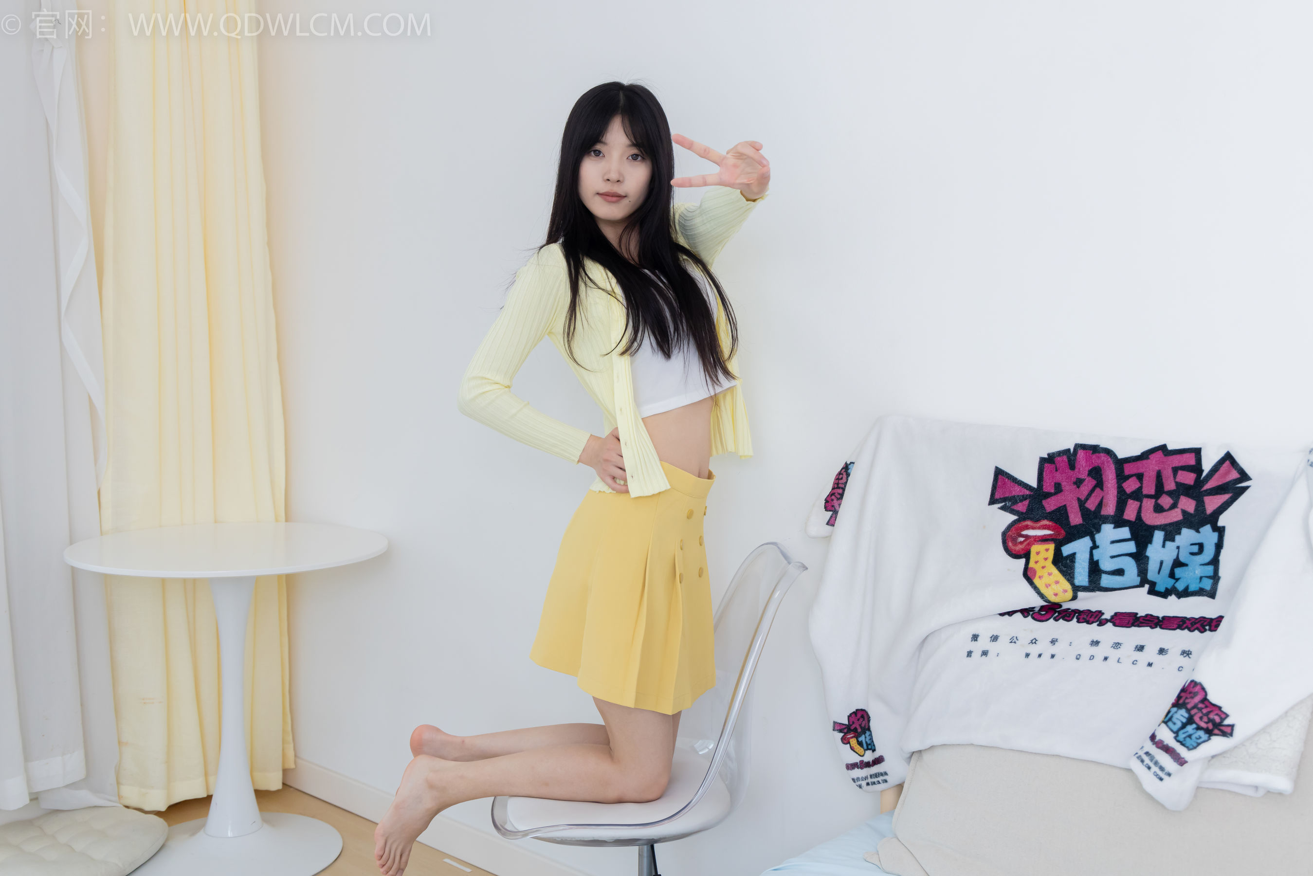 物恋传媒 No.2381 茯苓 - 板鞋、短肉丝、裸足/(195P)