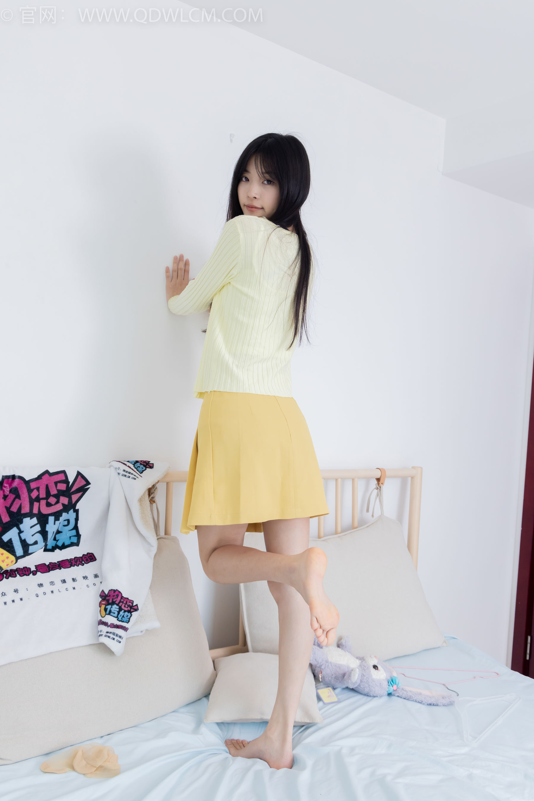 物恋传媒 No.2381 茯苓 - 板鞋、短肉丝、裸足/(195P)