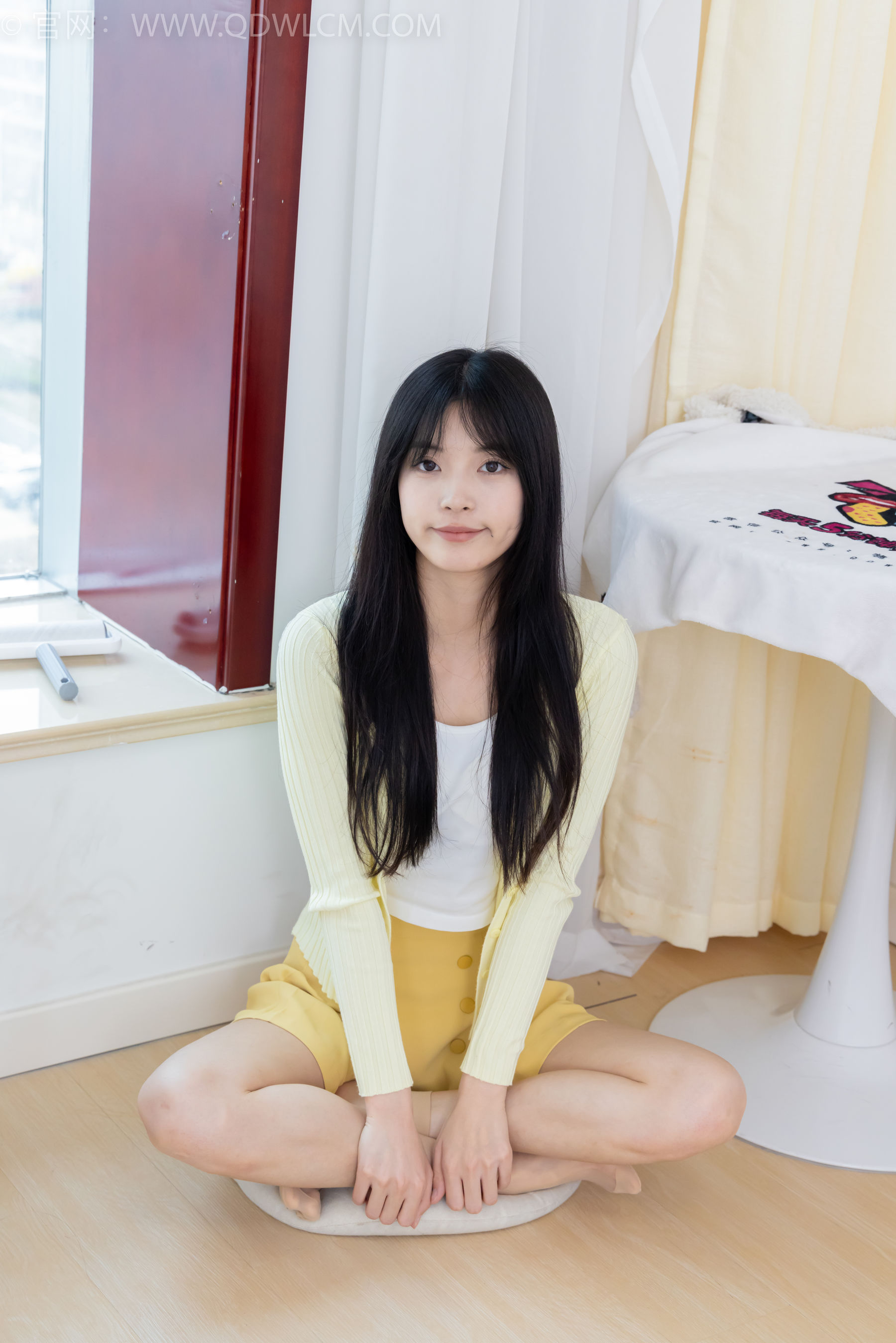 物恋传媒 No.2381 茯苓 - 板鞋、短肉丝、裸足/(195P)