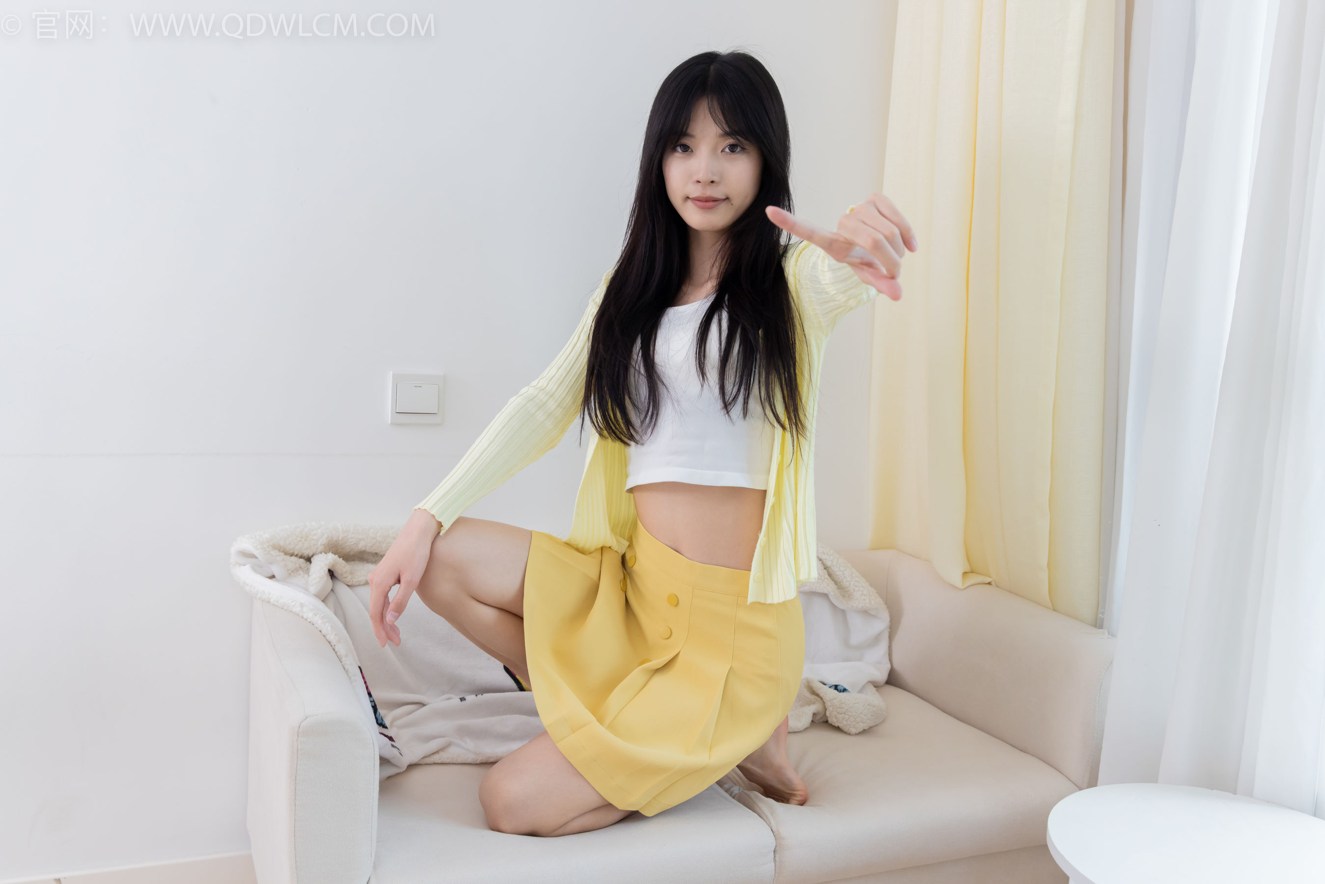 物恋传媒 No.2381 茯苓 - 板鞋、短肉丝、裸足/(195P)