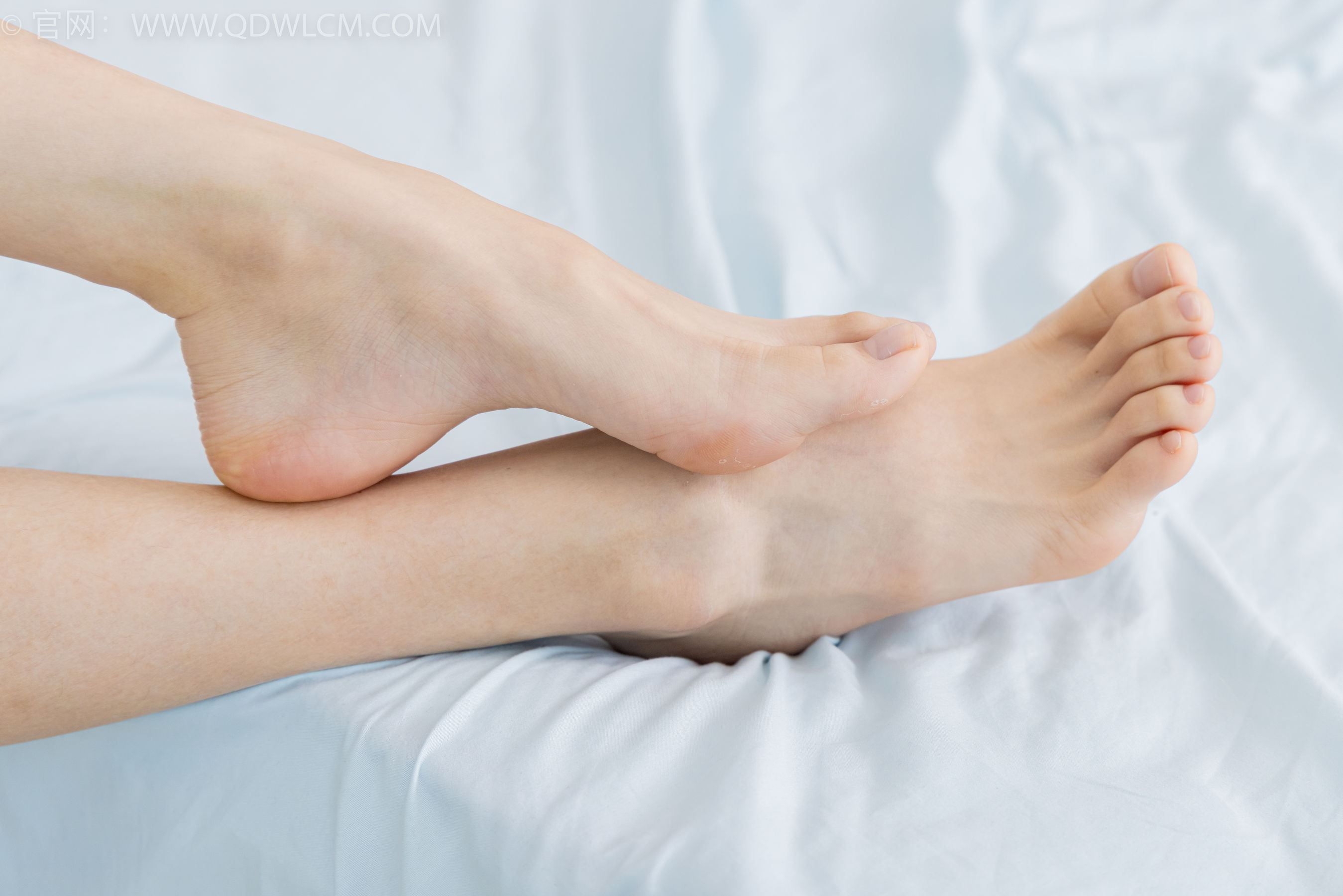 物恋传媒 No.2381 茯苓 - 板鞋、短肉丝、裸足/(195P)