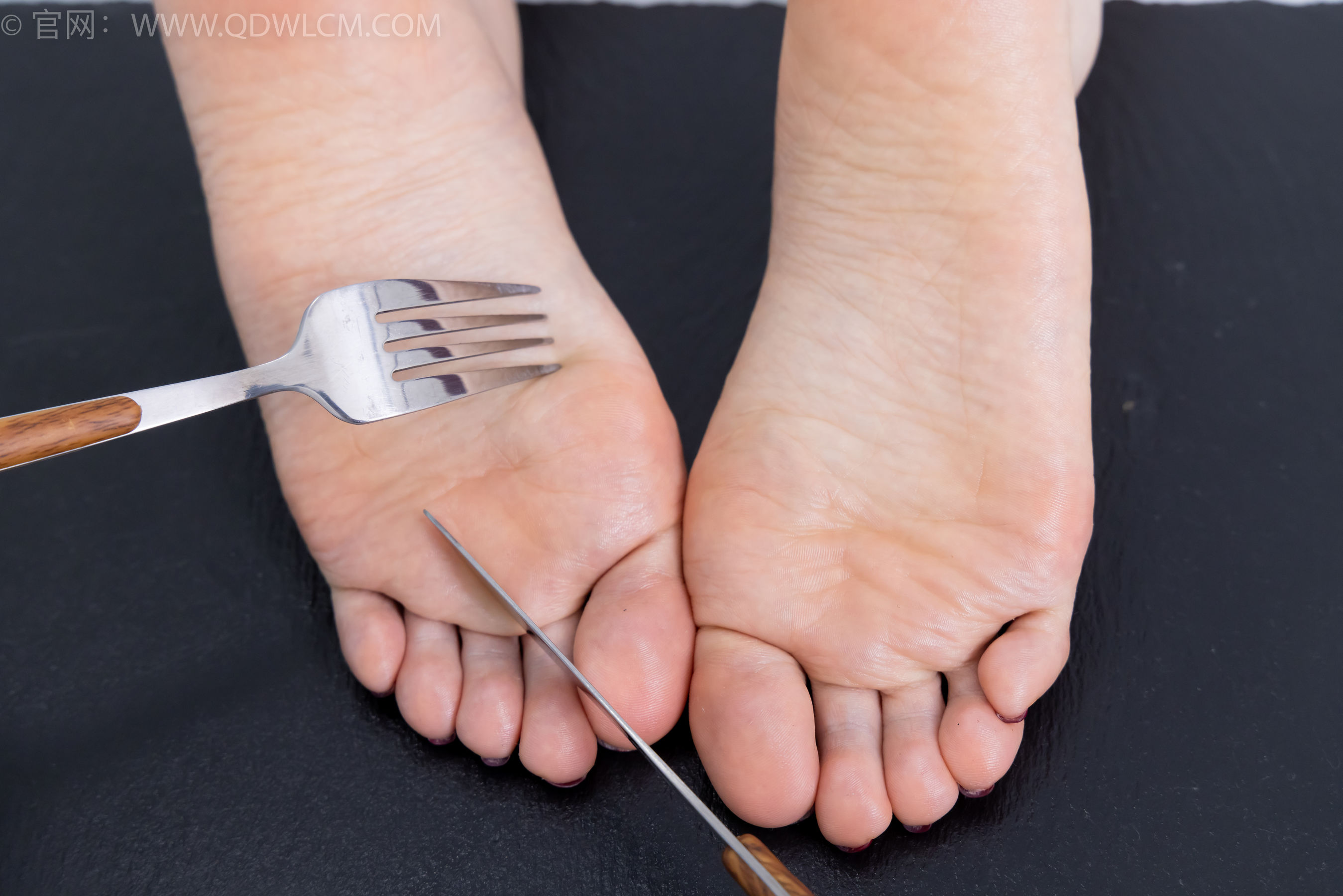 物恋传媒 No.2382 嘟嘟 - 平底凉鞋、白船袜、裸足、jk制服、裸足/(185P)