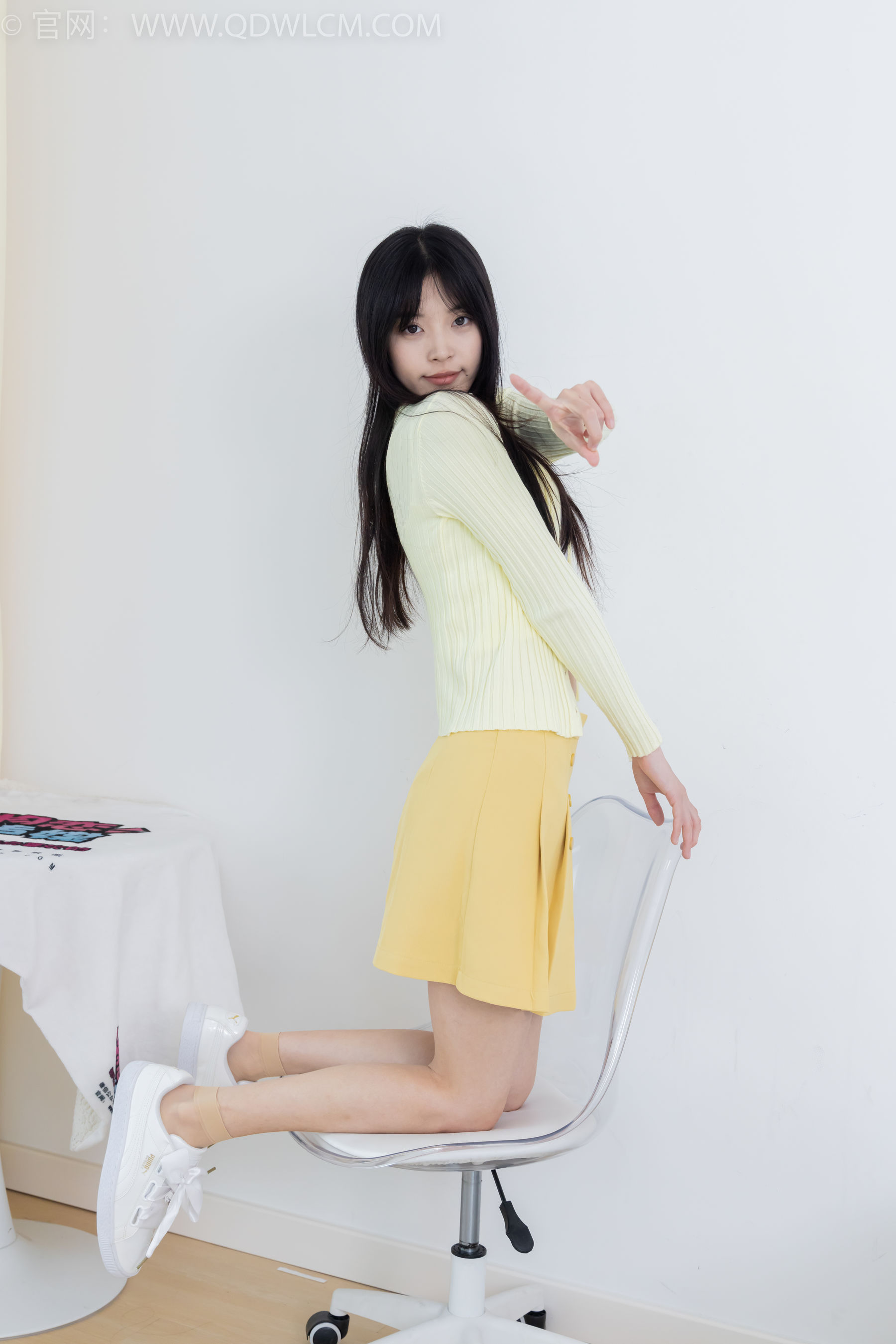 物恋传媒 No.2381 茯苓 - 板鞋、短肉丝、裸足/(195P)