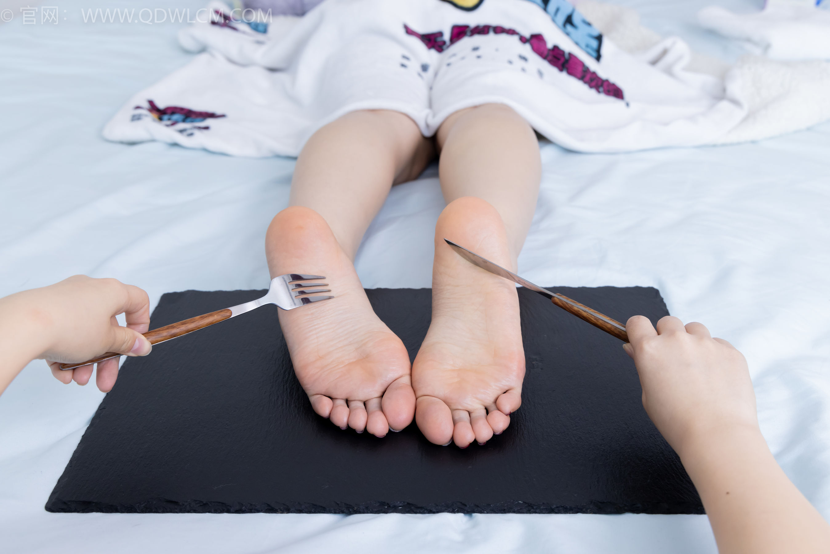 物恋传媒 No.2382 嘟嘟 - 平底凉鞋、白船袜、裸足、jk制服、裸足/(185P)