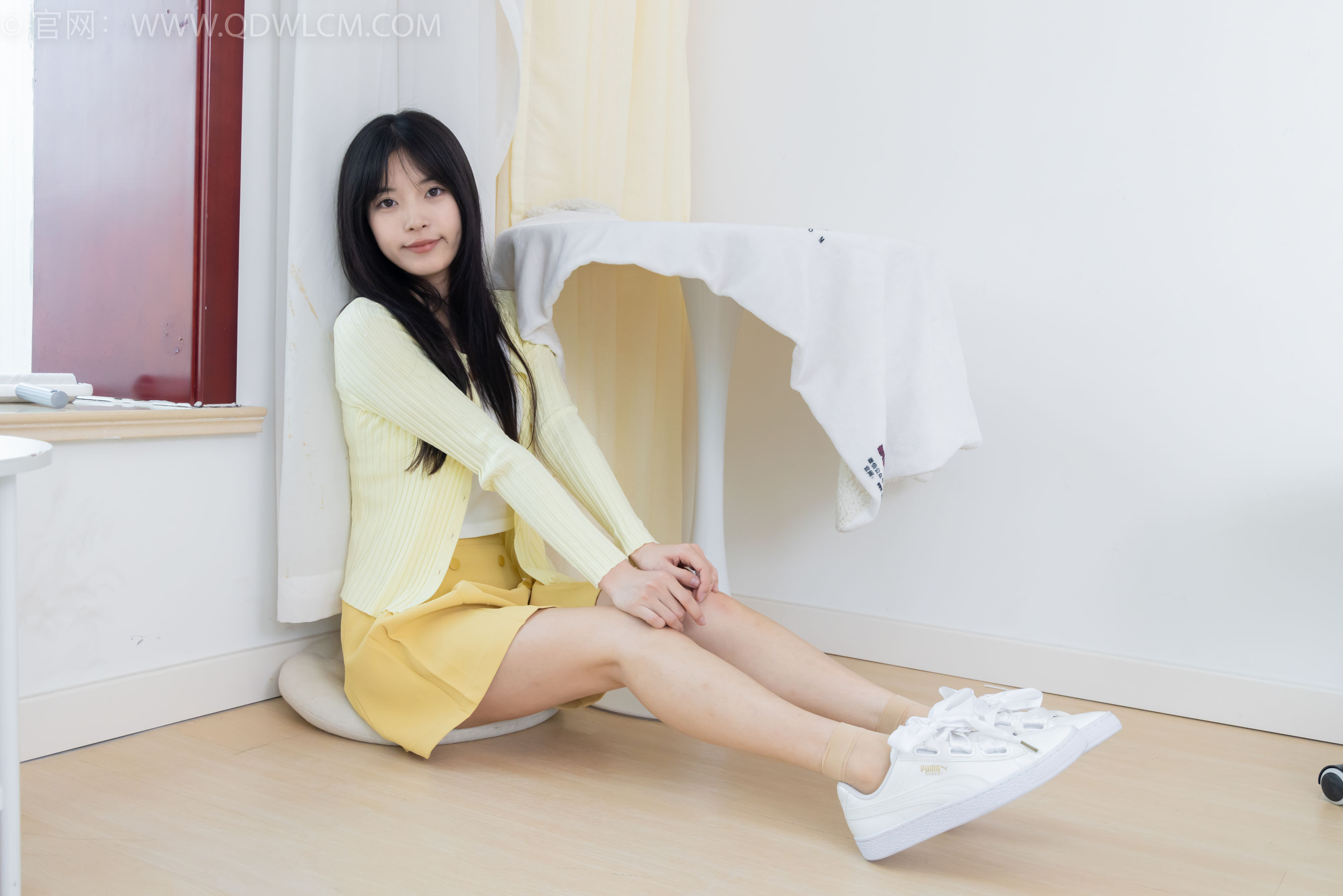 物恋传媒 No.2381 茯苓 - 板鞋、短肉丝、裸足/(195P)