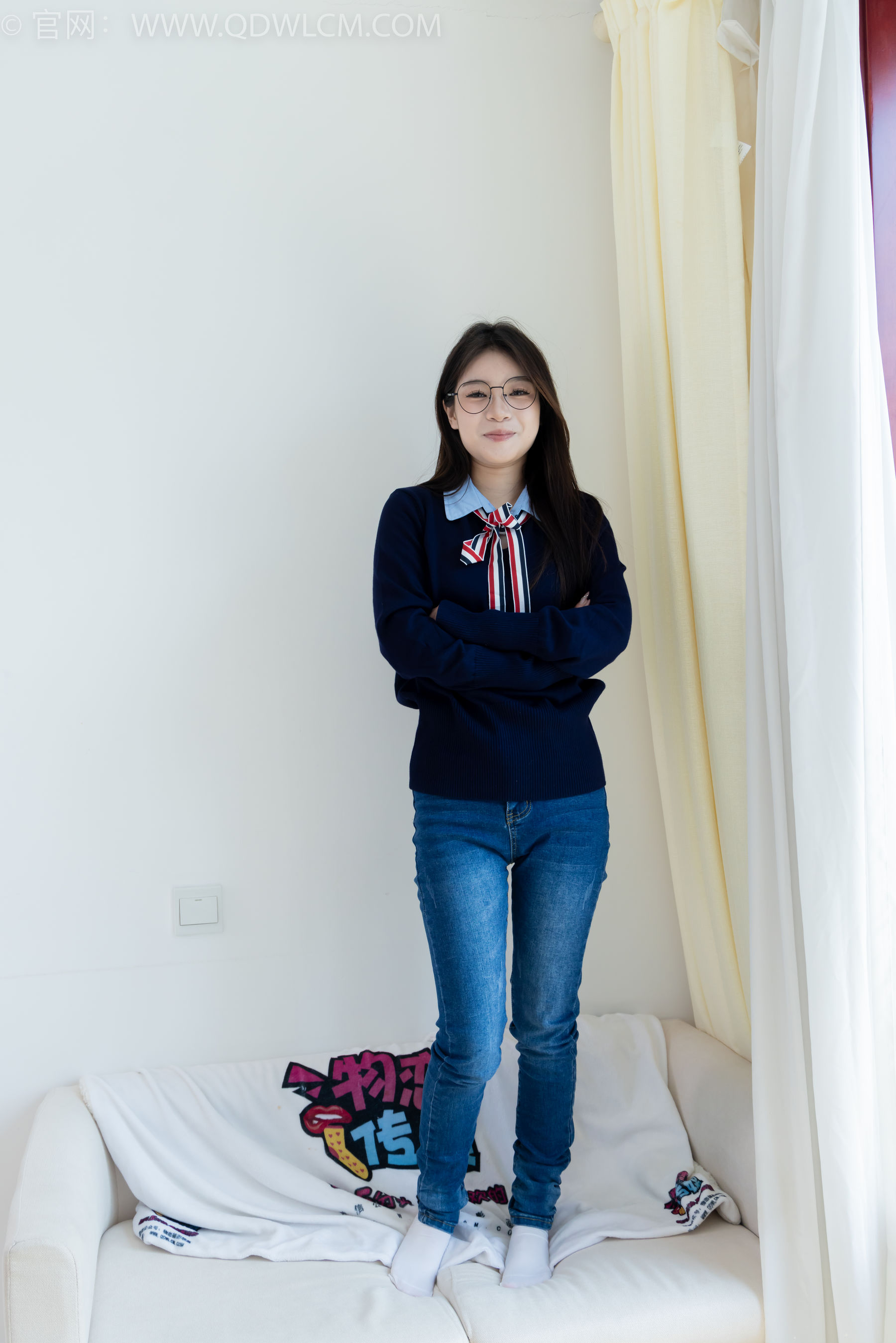 物恋传媒 No.2379 闪闪 - 帆布鞋、白棉袜、厚白丝小腿袜、裸足/(160P)