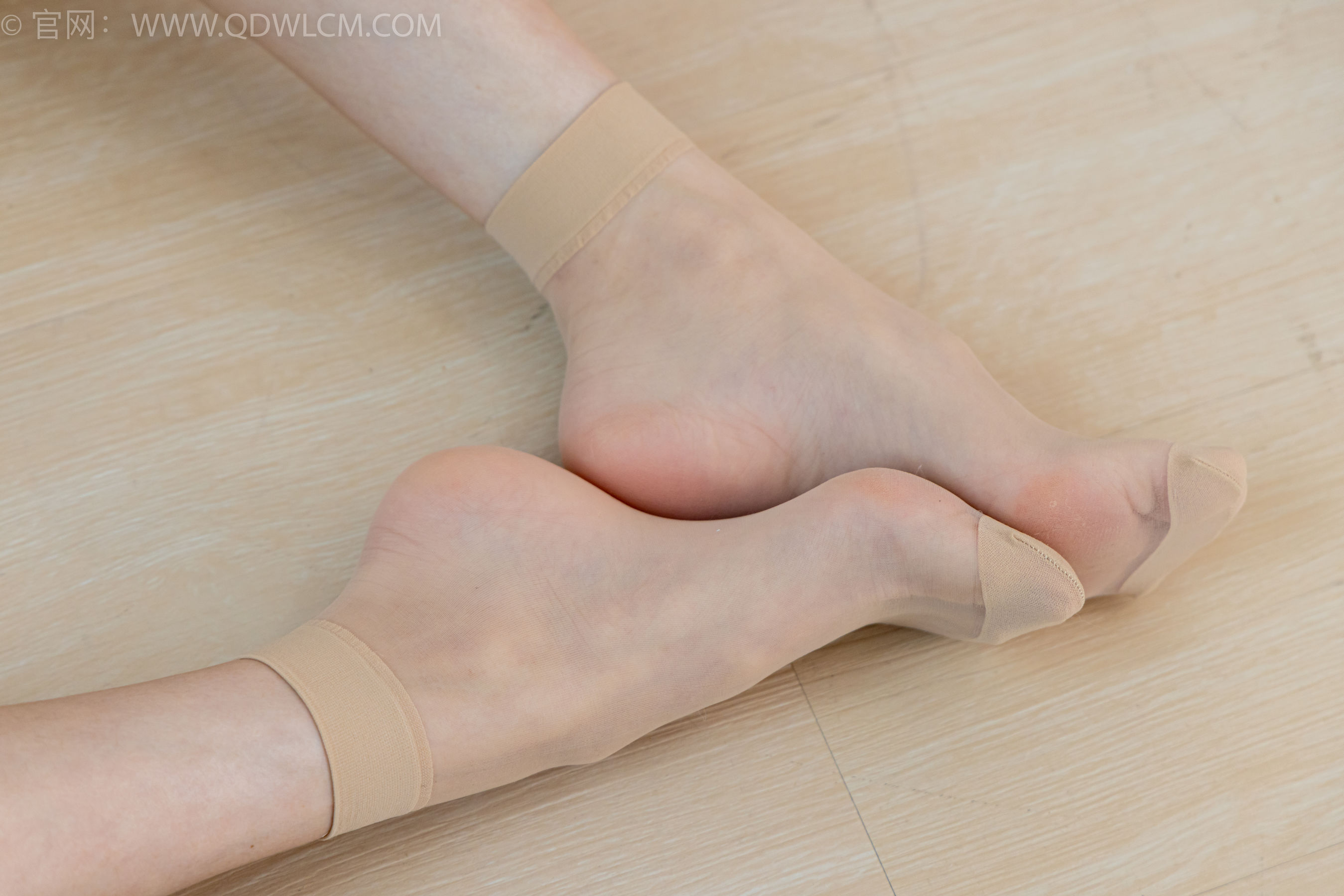 物恋传媒 No.2381 茯苓 - 板鞋、短肉丝、裸足/(195P)