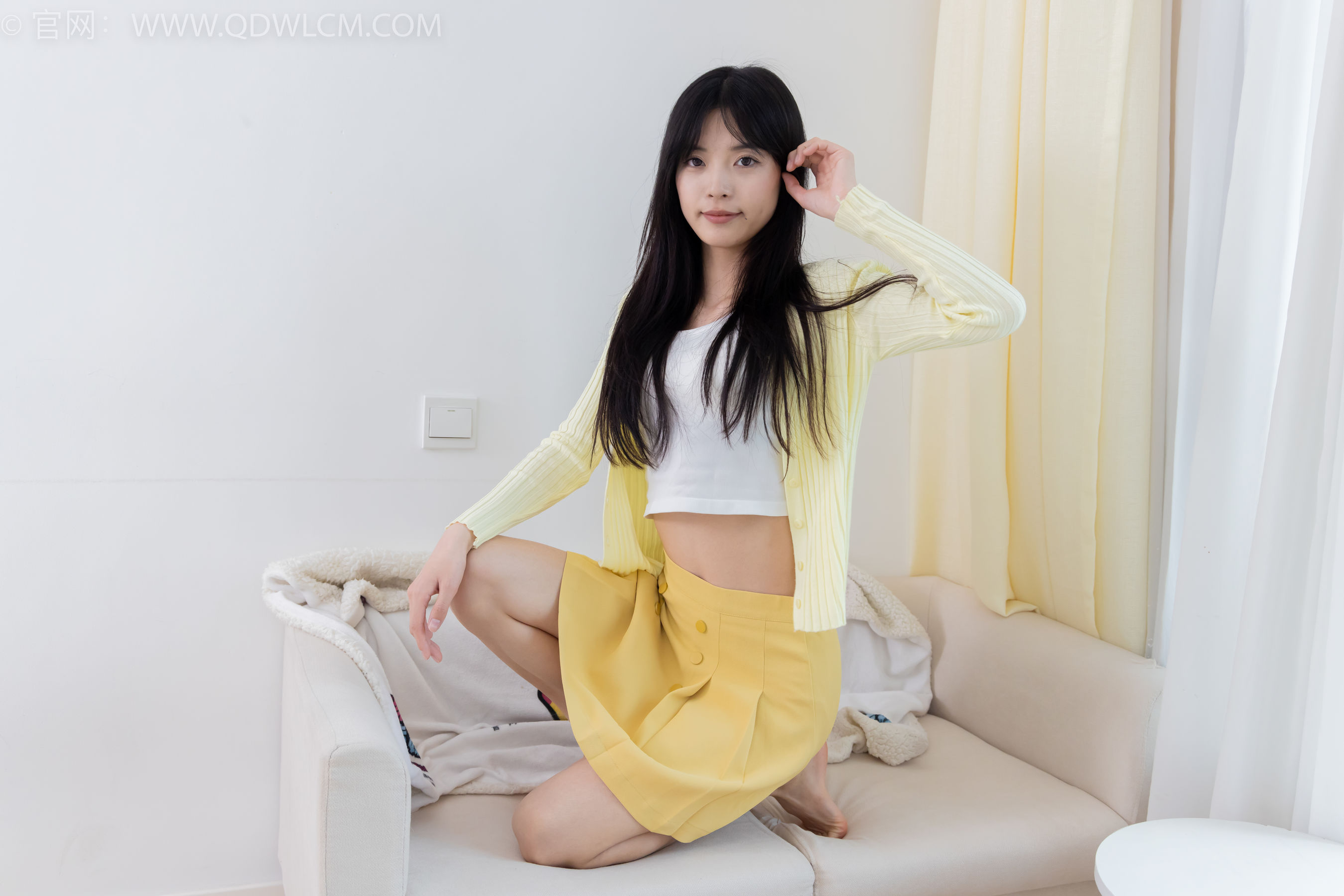 物恋传媒 No.2381 茯苓 - 板鞋、短肉丝、裸足/(195P)