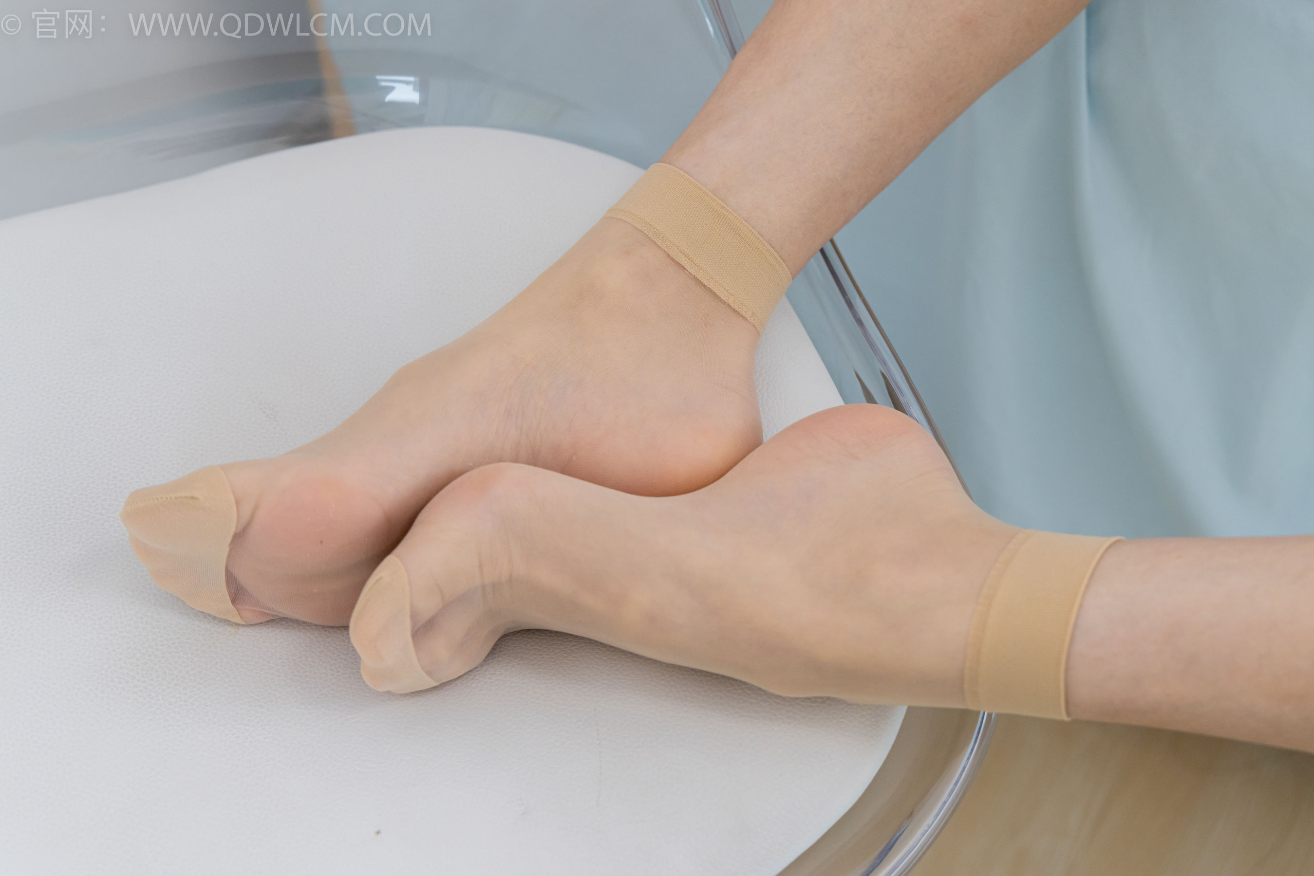 物恋传媒 No.2381 茯苓 - 板鞋、短肉丝、裸足/(195P)