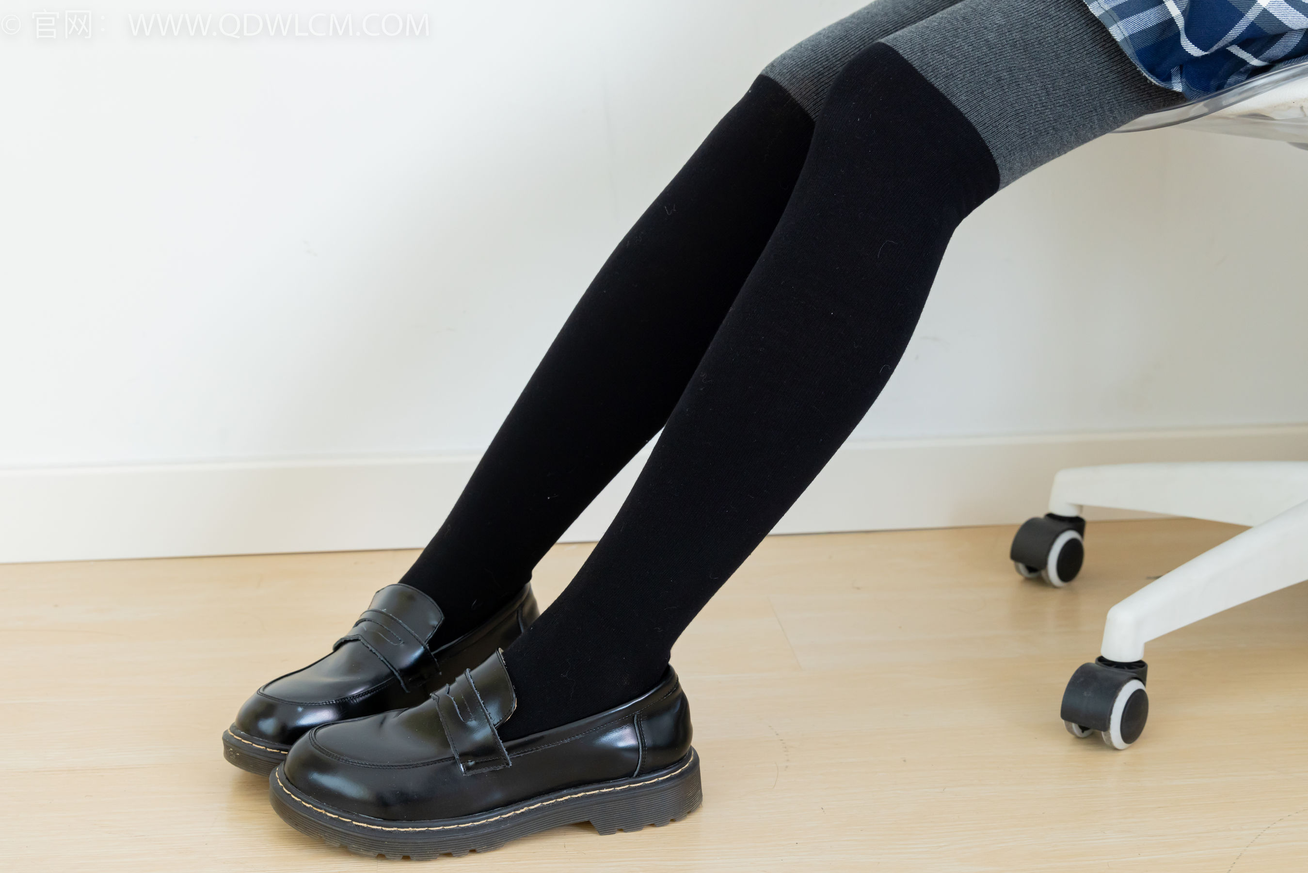 物恋传媒 No.2380 小曦 - jk制服、皮鞋、黑灰拼接过膝袜、厚肉丝/(155P)