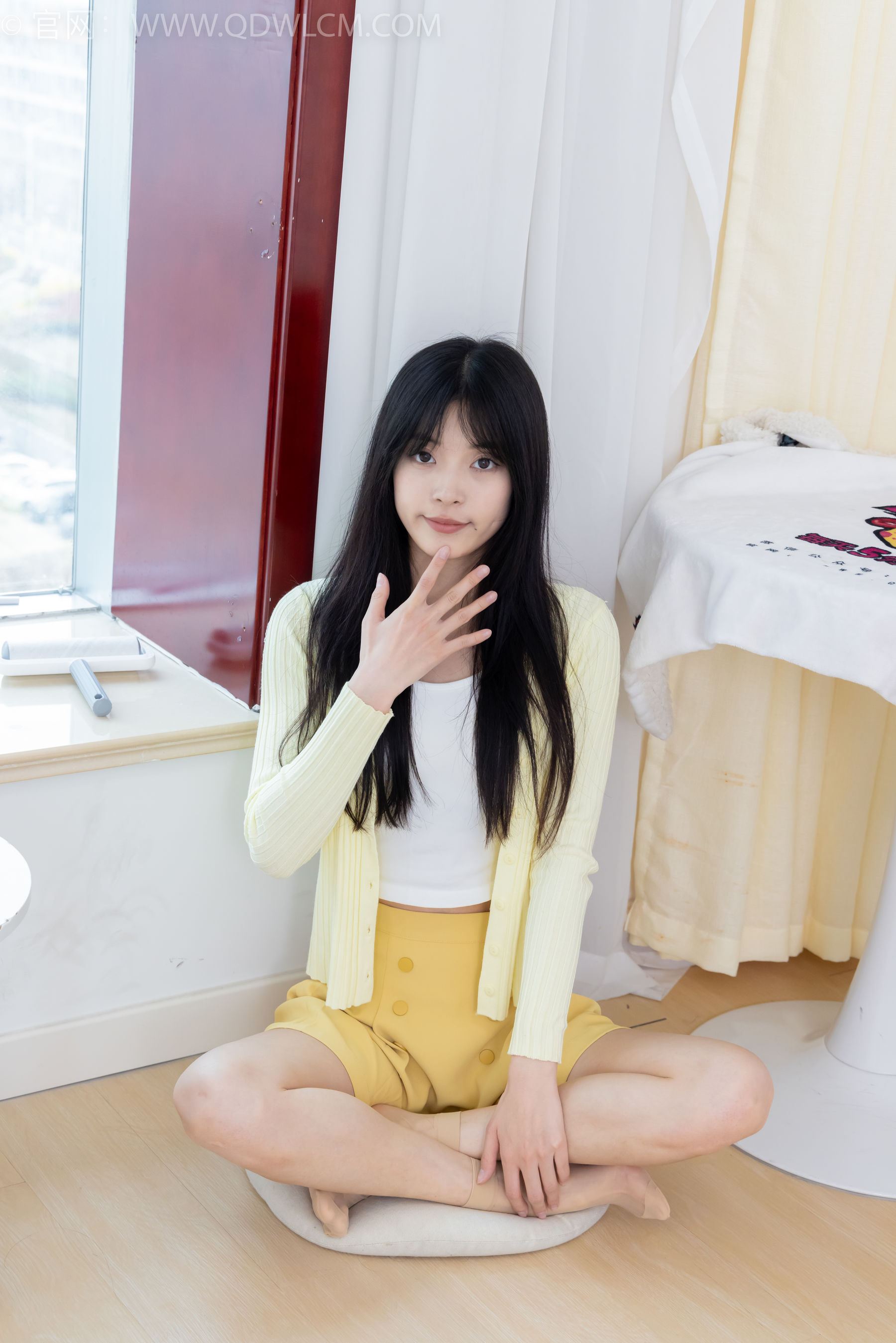 物恋传媒 No.2381 茯苓 - 板鞋、短肉丝、裸足/(195P)