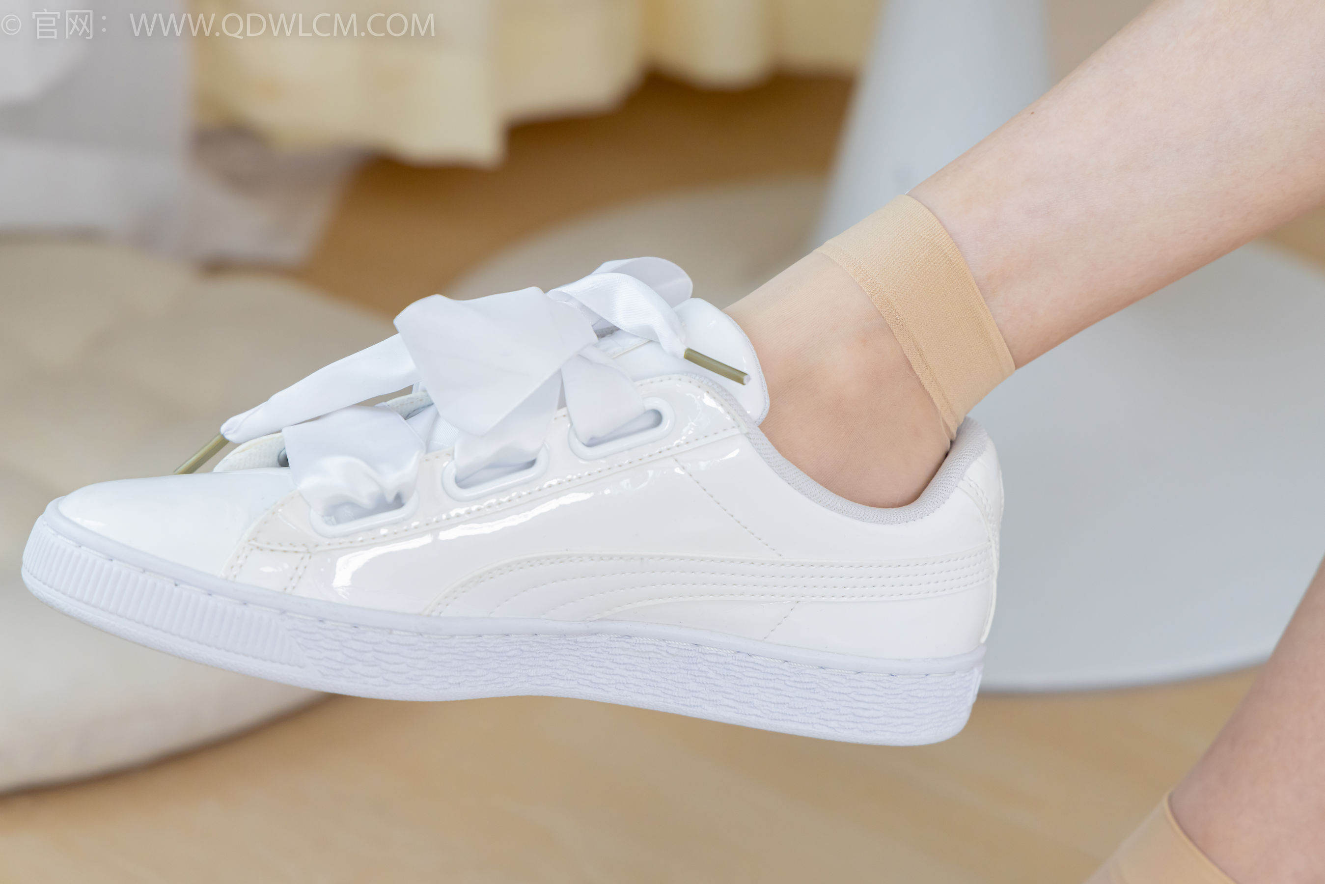 物恋传媒 No.2381 茯苓 - 板鞋、短肉丝、裸足/(195P)