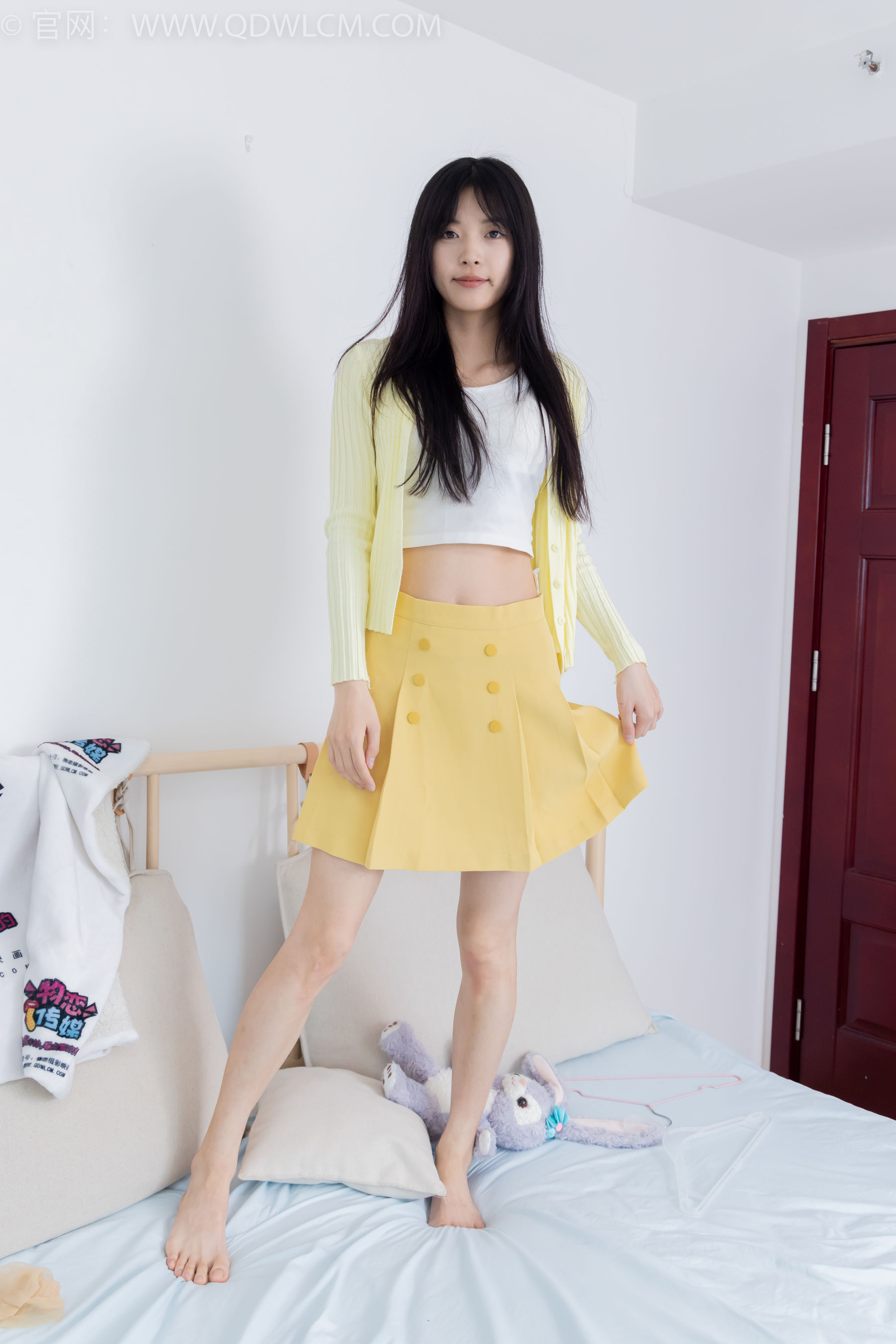 物恋传媒 No.2381 茯苓 - 板鞋、短肉丝、裸足/(195P)