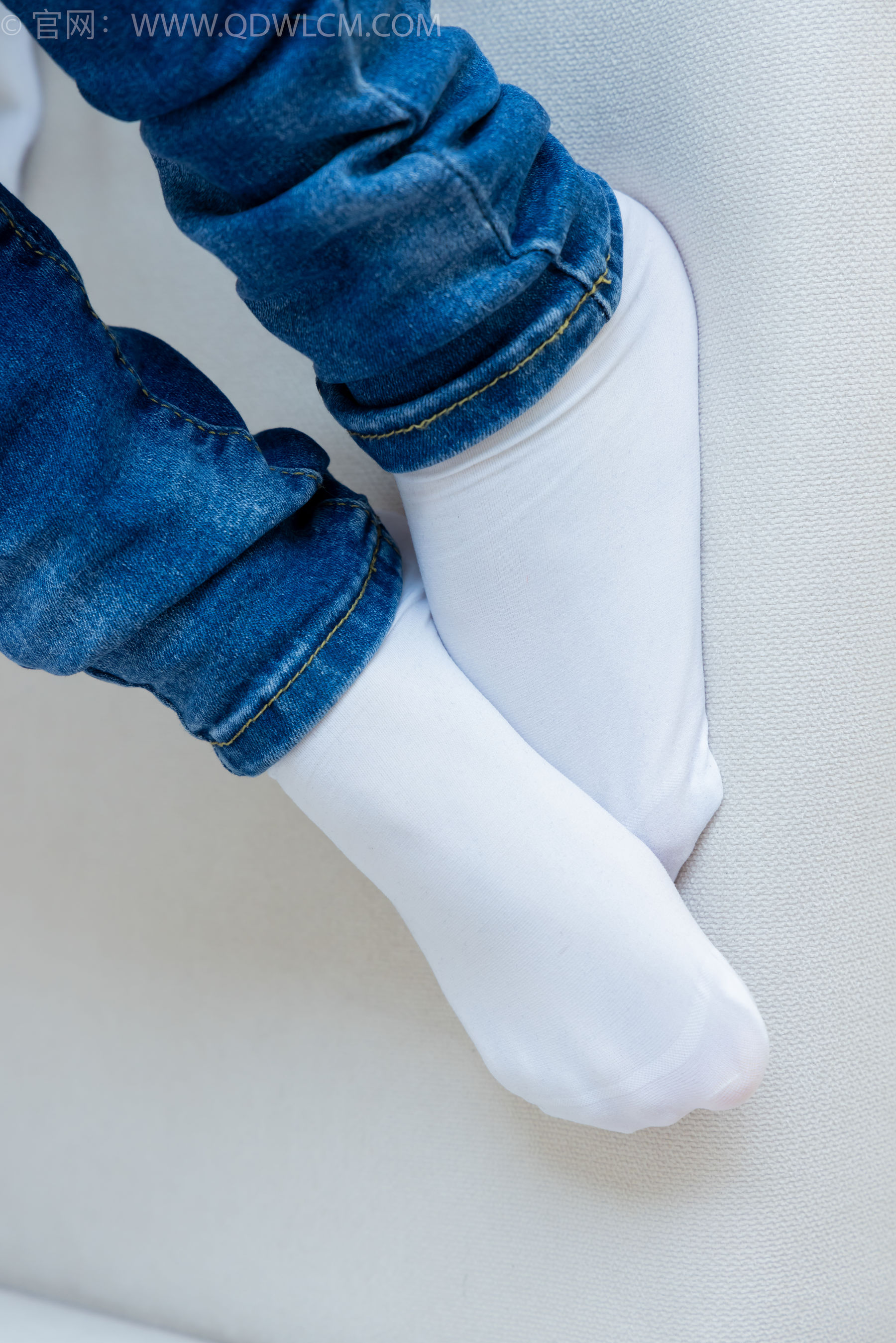 物恋传媒 No.2379 闪闪 - 帆布鞋、白棉袜、厚白丝小腿袜、裸足/(160P)