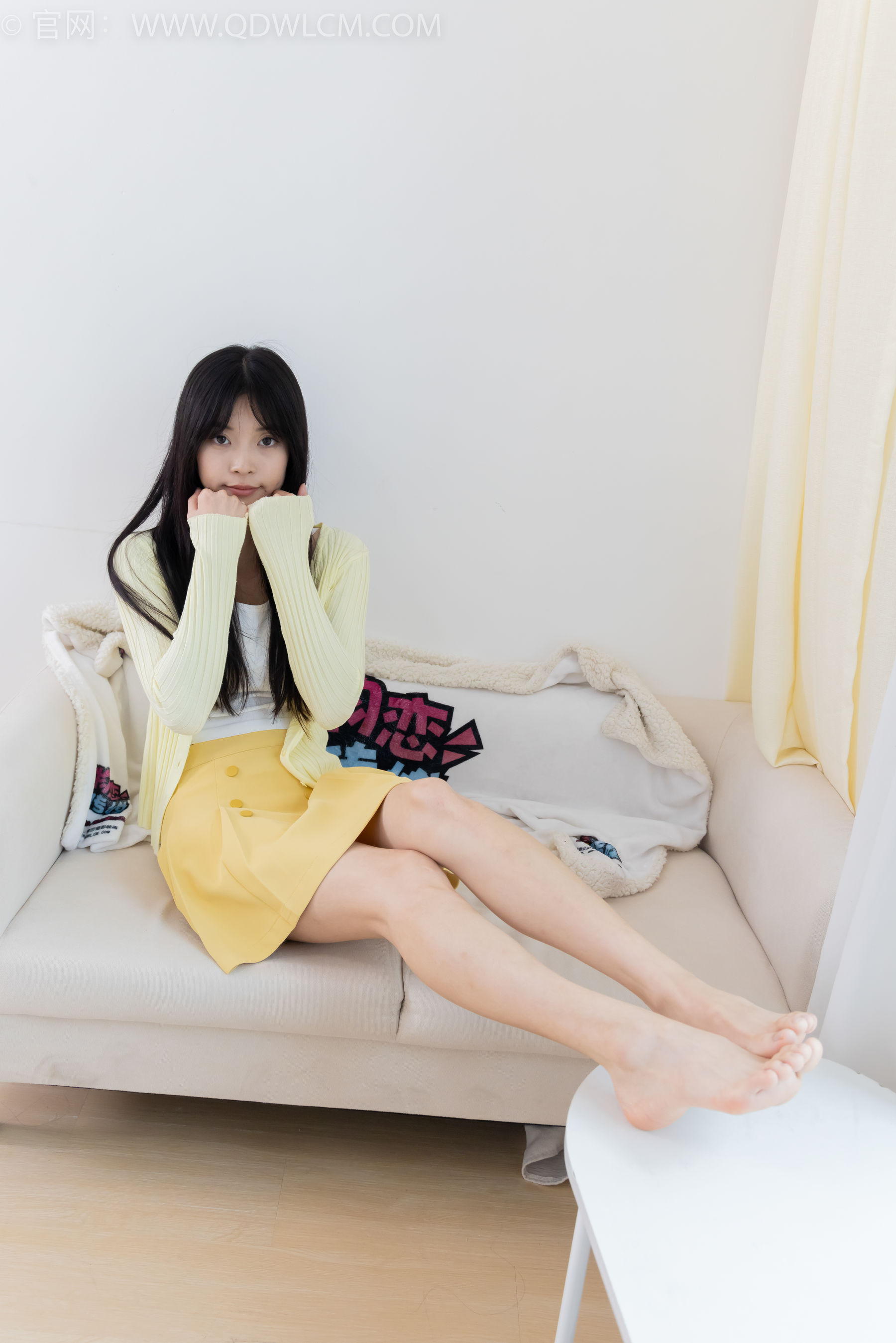 物恋传媒 No.2381 茯苓 - 板鞋、短肉丝、裸足/(195P)