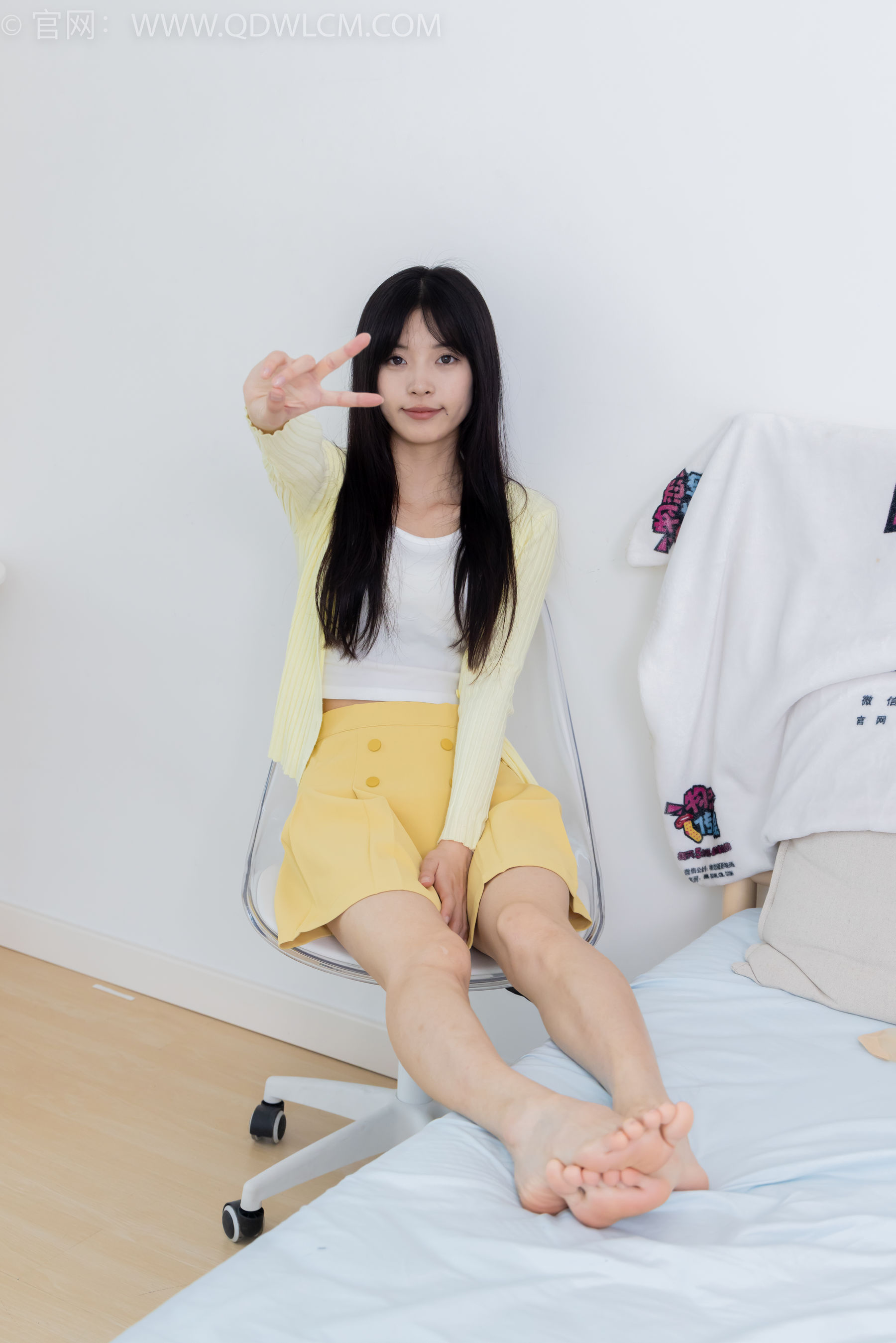 物恋传媒 No.2381 茯苓 - 板鞋、短肉丝、裸足/(195P)