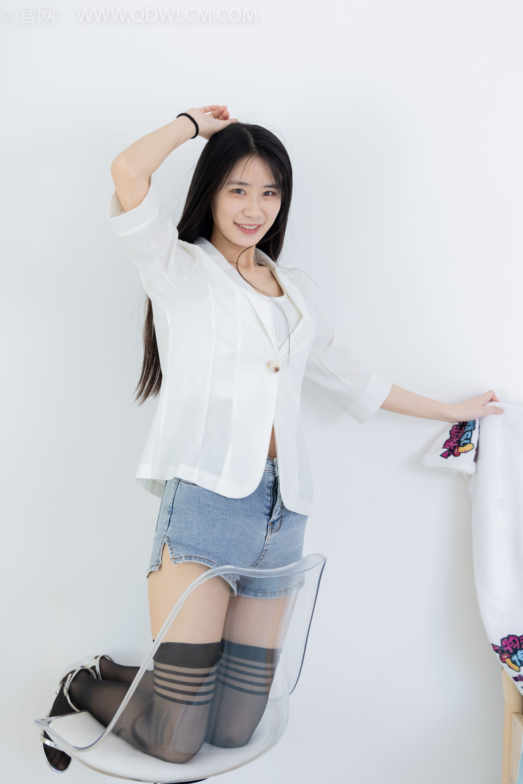 物恋传媒 No.2376 菜菜 - 三双鞋子、过膝白丝、过膝肉丝、过膝黑丝/(155P)