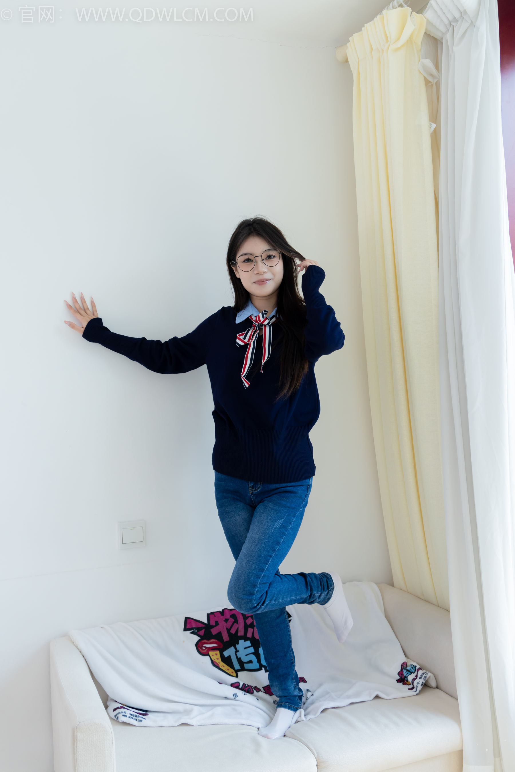 物恋传媒 No.2379 闪闪 - 帆布鞋、白棉袜、厚白丝小腿袜、裸足/(160P)