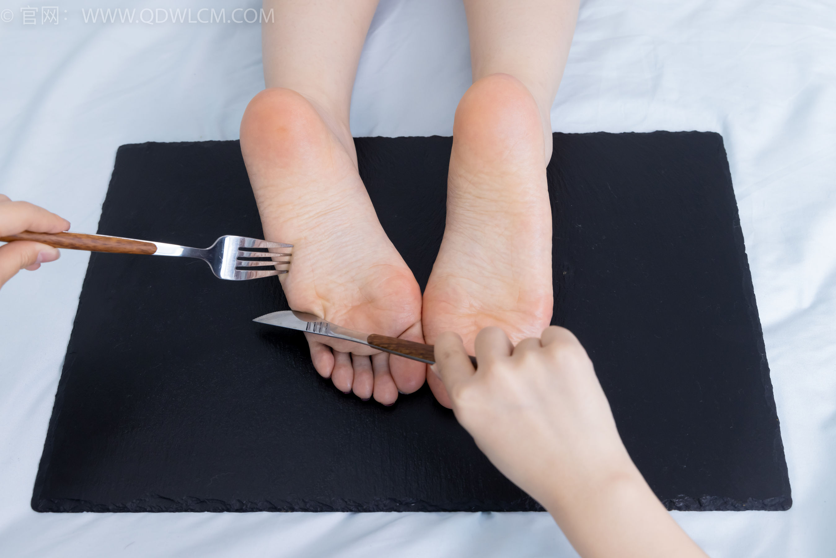 物恋传媒 No.2382 嘟嘟 - 平底凉鞋、白船袜、裸足、jk制服、裸足/(185P)