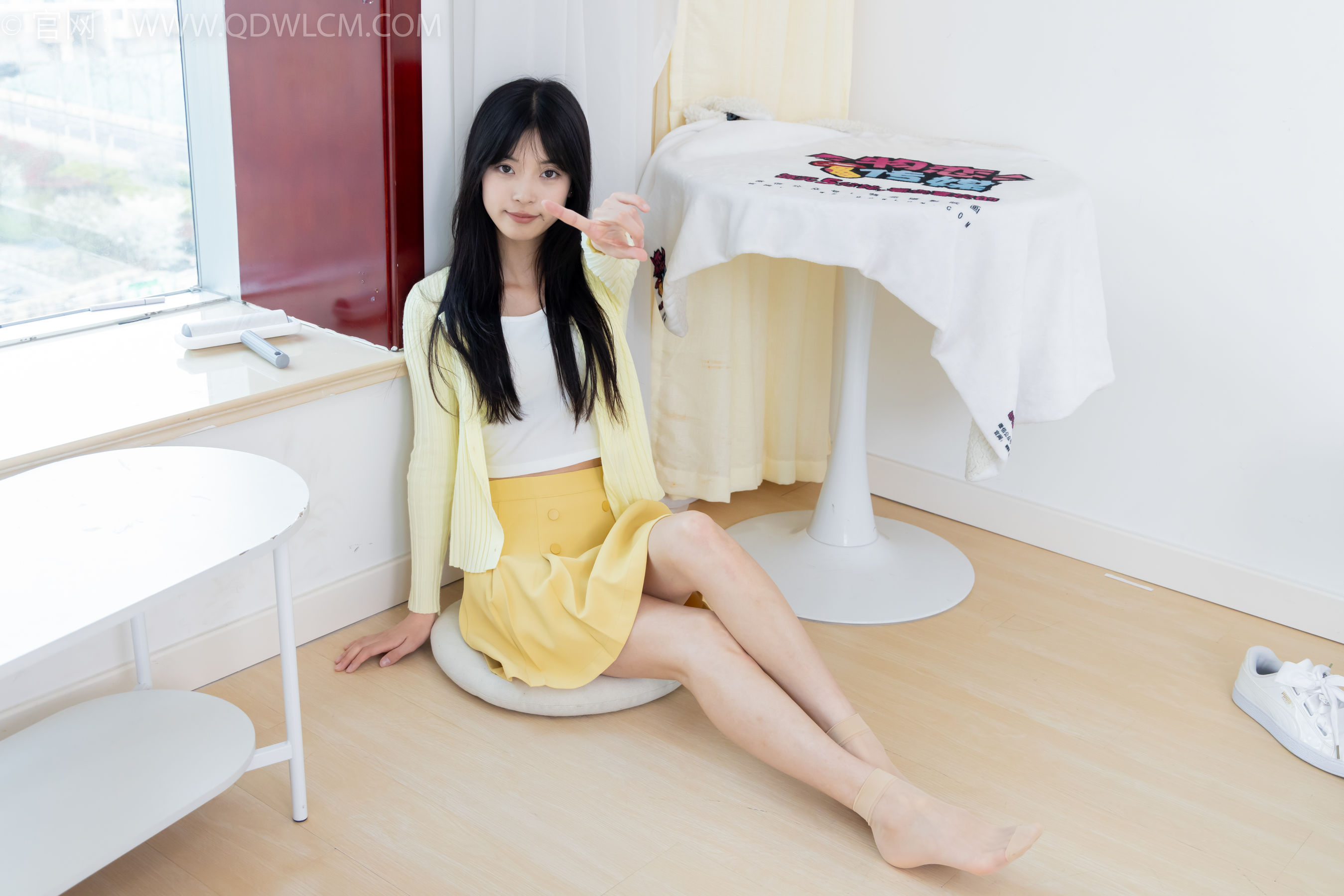 物恋传媒 No.2381 茯苓 - 板鞋、短肉丝、裸足/(195P)