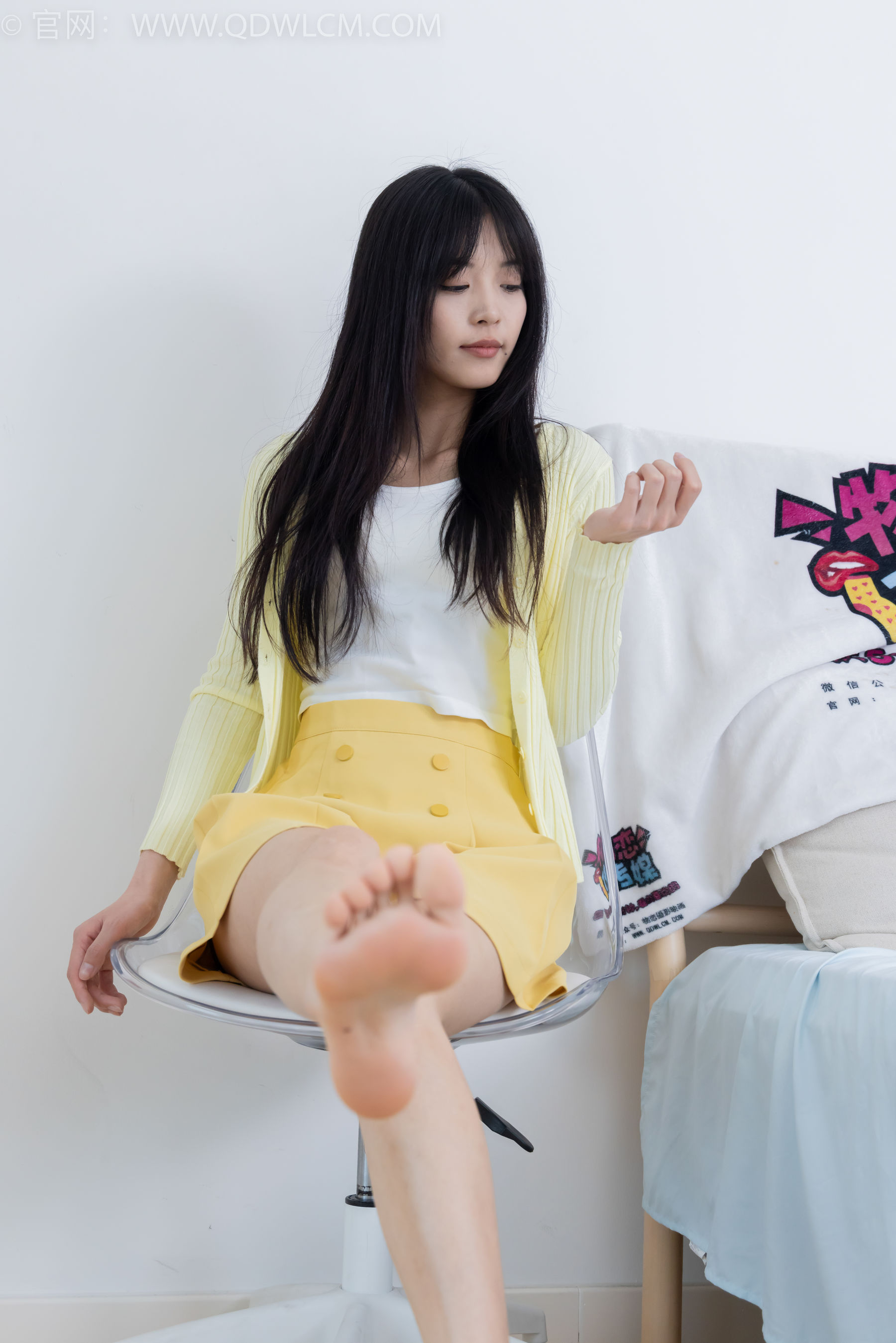 物恋传媒 No.2381 茯苓 - 板鞋、短肉丝、裸足/(195P)