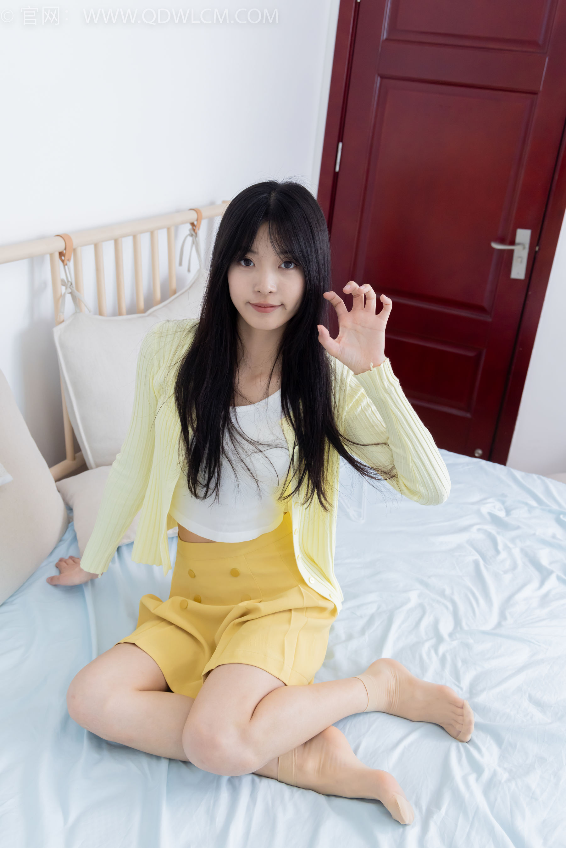 物恋传媒 No.2381 茯苓 - 板鞋、短肉丝、裸足/(195P)