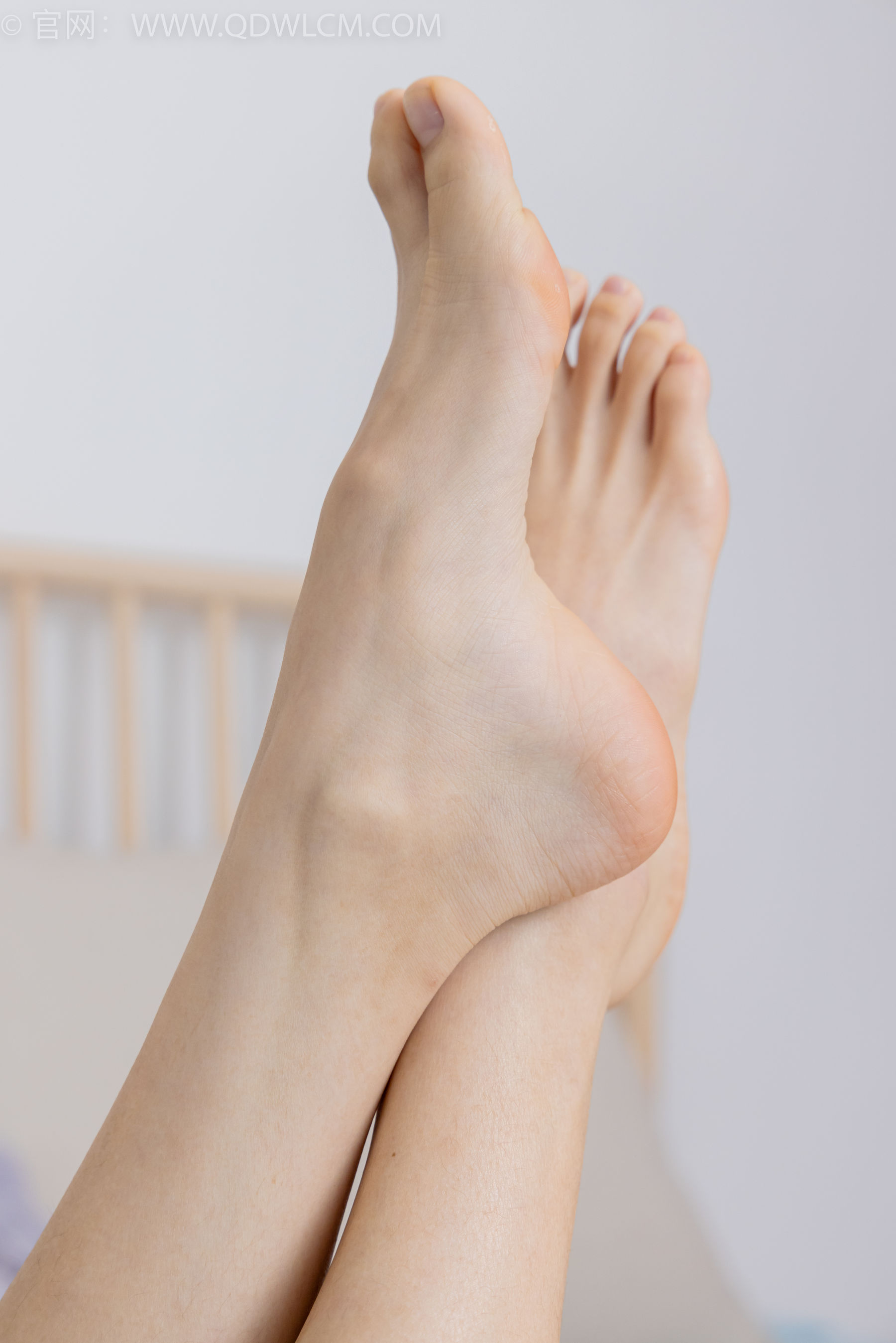 物恋传媒 No.2381 茯苓 - 板鞋、短肉丝、裸足/(195P)