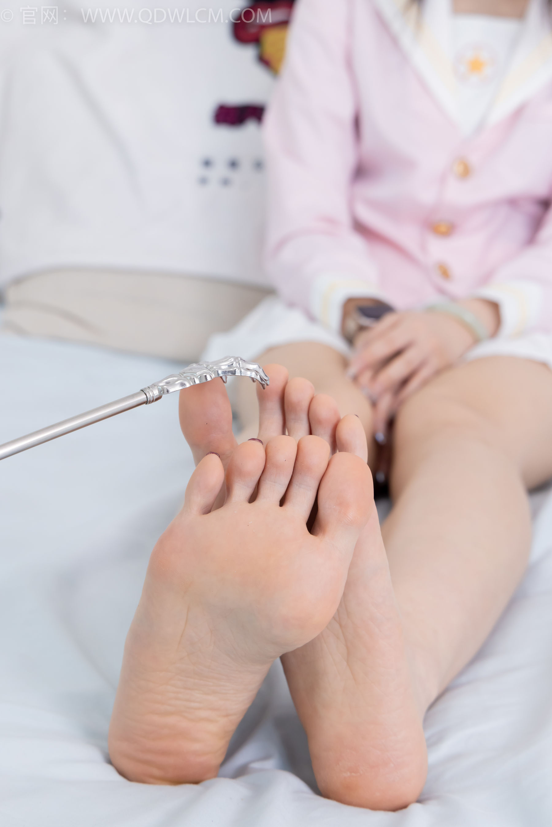 物恋传媒 No.2382 嘟嘟 - 平底凉鞋、白船袜、裸足、jk制服、裸足/(185P)