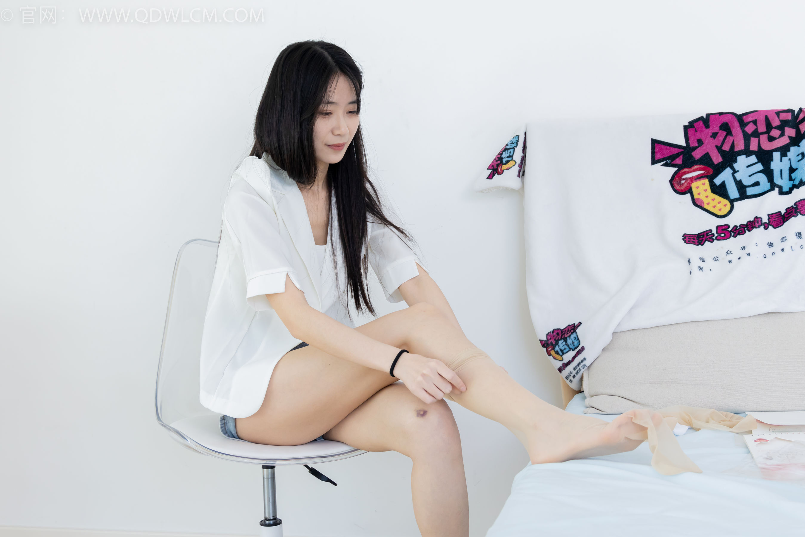 物恋传媒 No.2376 菜菜 - 三双鞋子、过膝白丝、过膝肉丝、过膝黑丝/(155P)