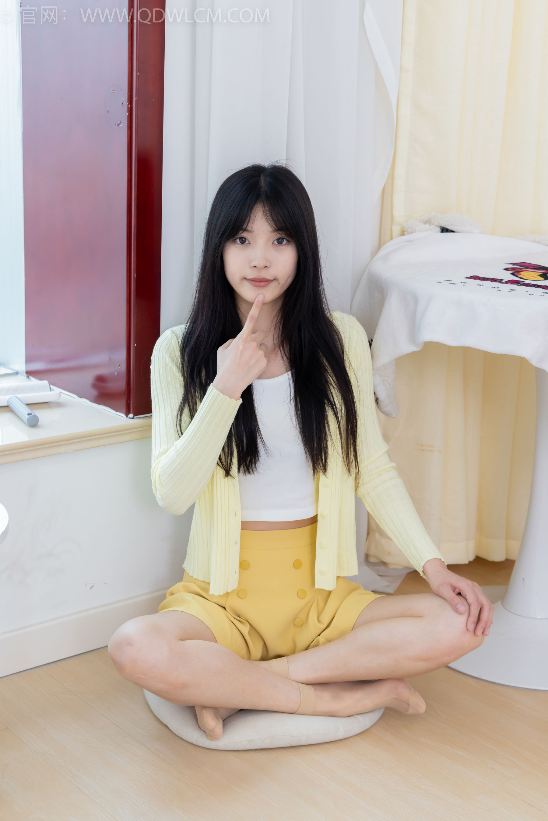 物恋传媒 No.2381 茯苓 - 板鞋、短肉丝、裸足/(195P)